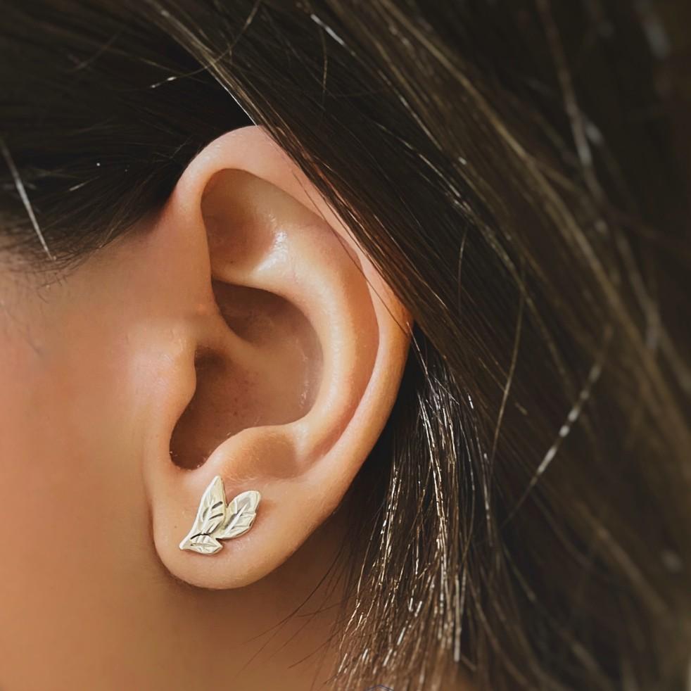 Women's New Handcrafted Sterling Silver Mini Leaf Earrings – Delicate Nature-Inspired De For Sale