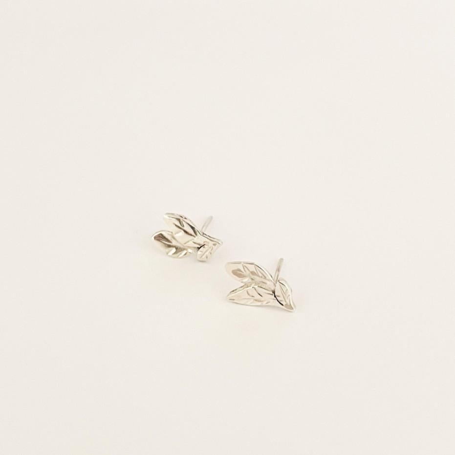 New Handcrafted Sterling Silver Mini Leaf Earrings – Delicate Nature-Inspired De For Sale 4
