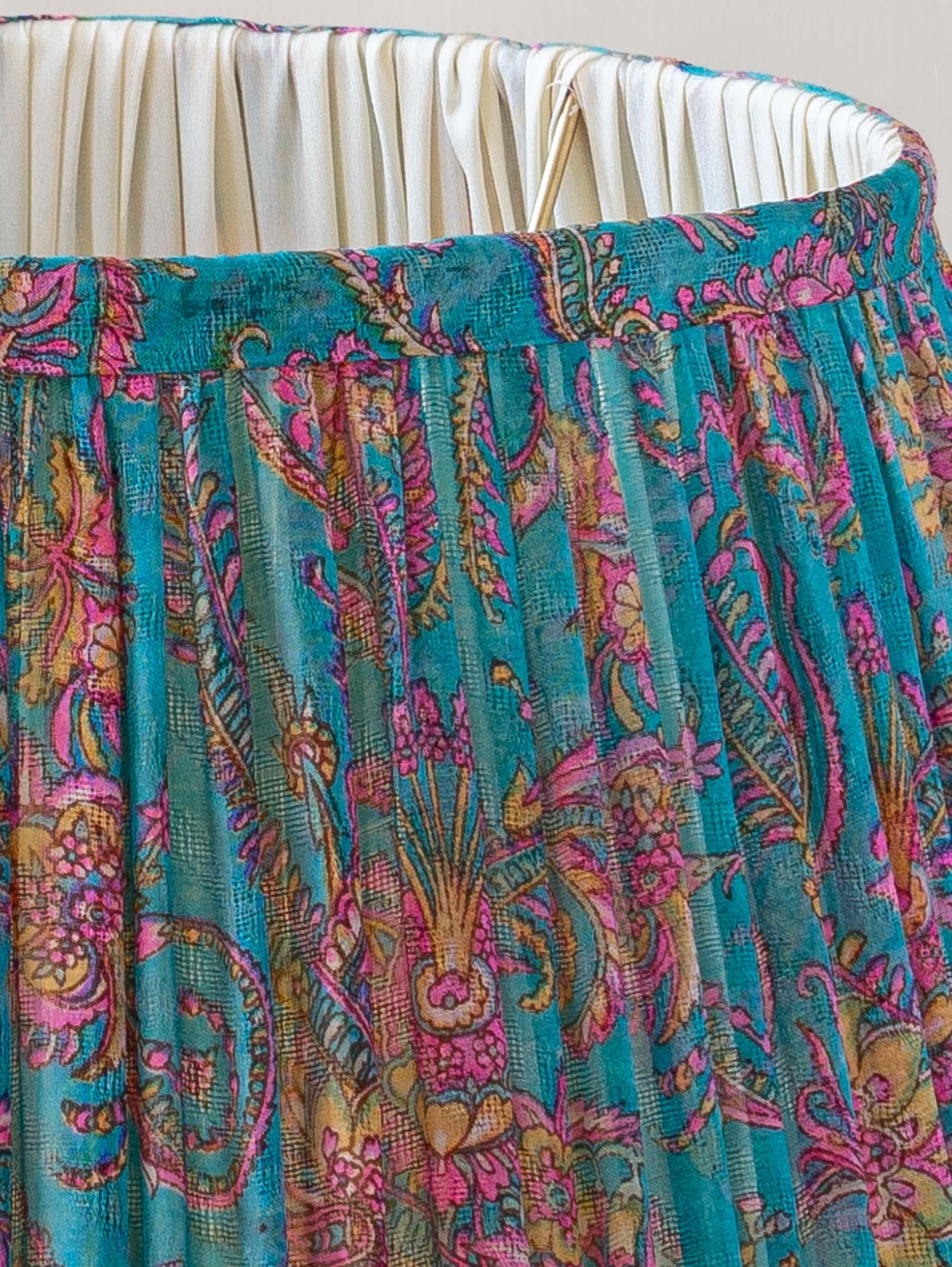 Neuer handgefertigter Lampenschirm aus Vintage Seide Sari, Türkis-rosa, geblümt, Vintage (Böhmisch) im Angebot