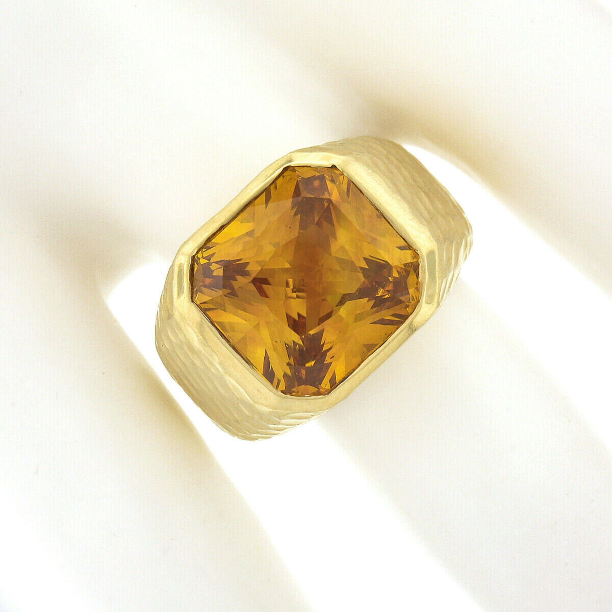 Taille octogone Bague solitaire martelée à chaton en or 18 carats avec saphir orange 12,50 carats certifié GIA, faite à la main, neuve en vente