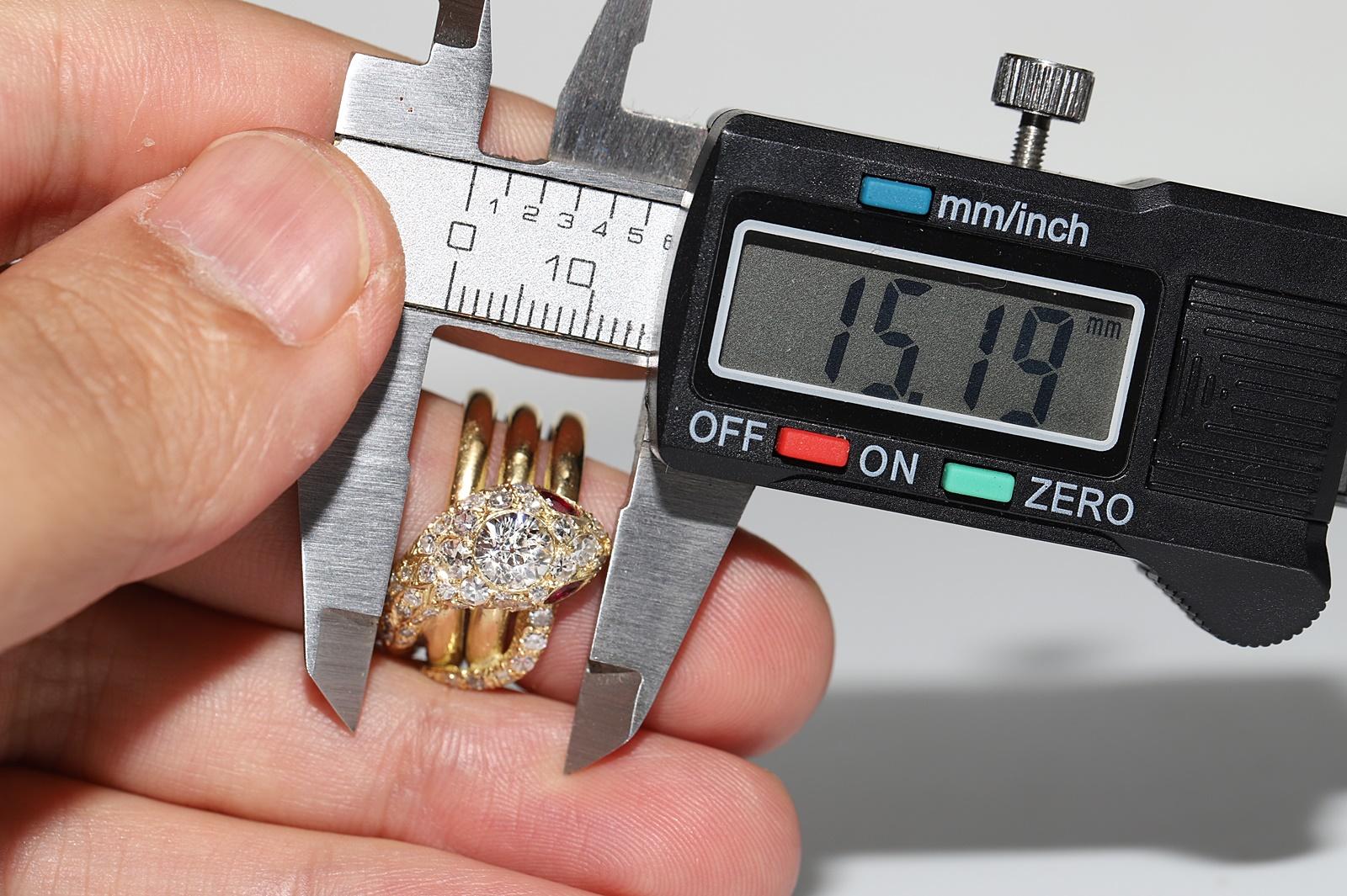 New Handmade 18K Gold Natural Diamond and Ruby Snake Ring (Bague serpent en or 18K) en vente 4