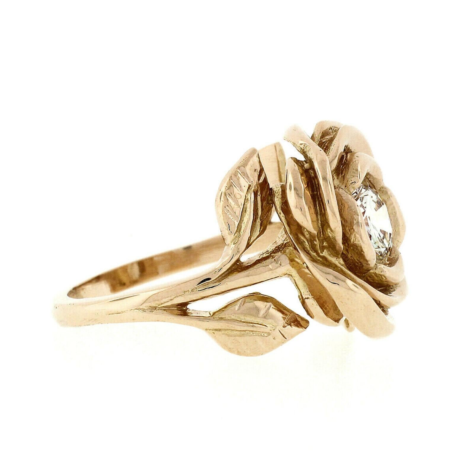 Nuovo anello fatto a mano in oro rosa 18k con diamante rotondo da 0,72 carati, fiore rosa e foglia incisa in vendita 3