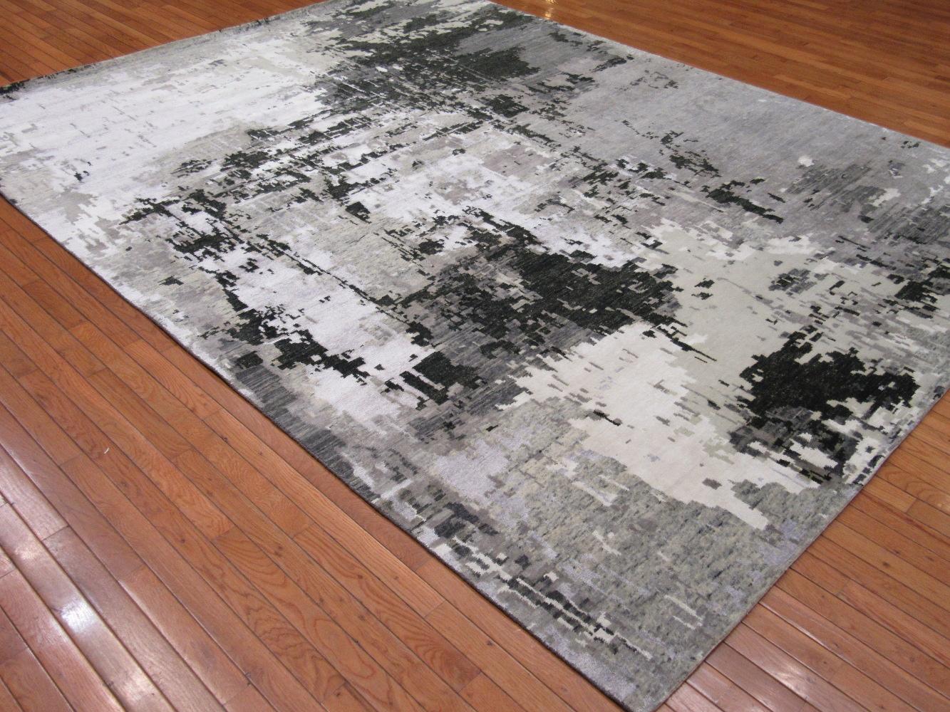 New Handmade Wool and Silk Modern Contemporary Design Rug For Sale 1