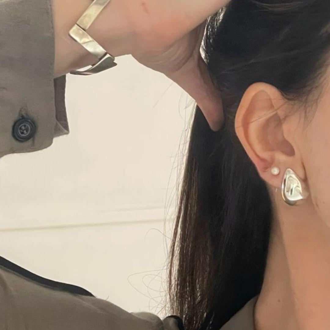 Contemporary Dolores Ortega Cumbre Earrings in 925 Sterling Silver For Sale