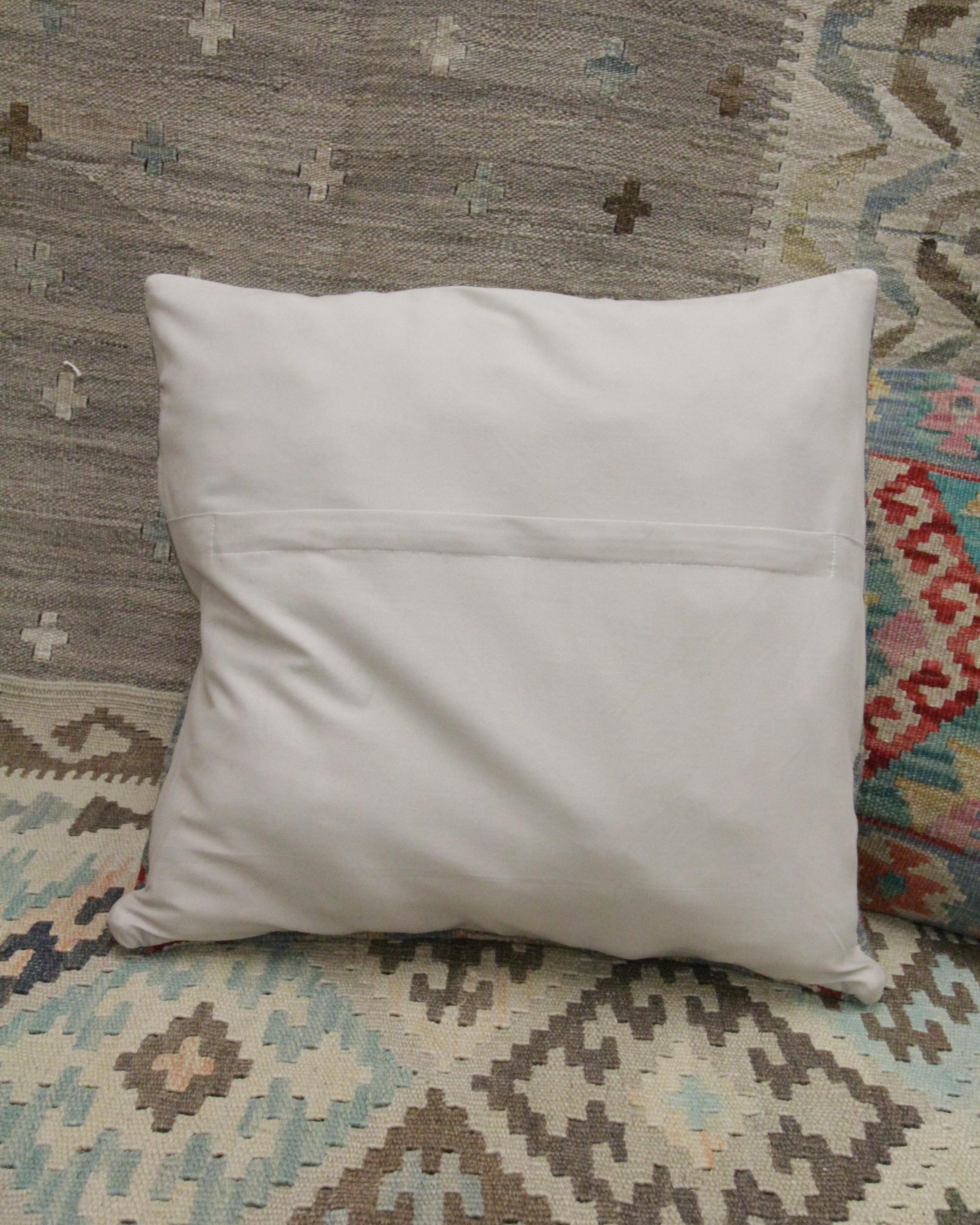 New Handmade Traditional Kilim Cushion Cover Bold Wool Scatter Pillow im Zustand „Neu“ im Angebot in Hampshire, GB