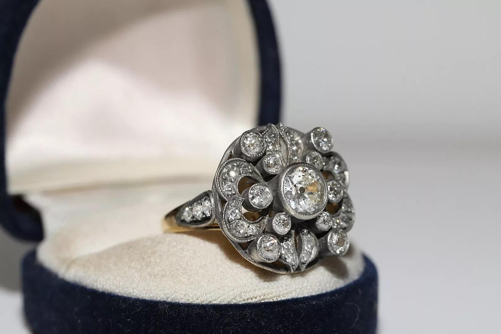 In very good condition.
Total weight is  11.8 grams.
The Center diamond 0.92 carat.
Totally is all diamond 3.05 carat.
The diamond is has H-I color and vs-s1-s2-s3 clarity.
Ring size is US 6.7
We can make any size.
Box is not included.
Please