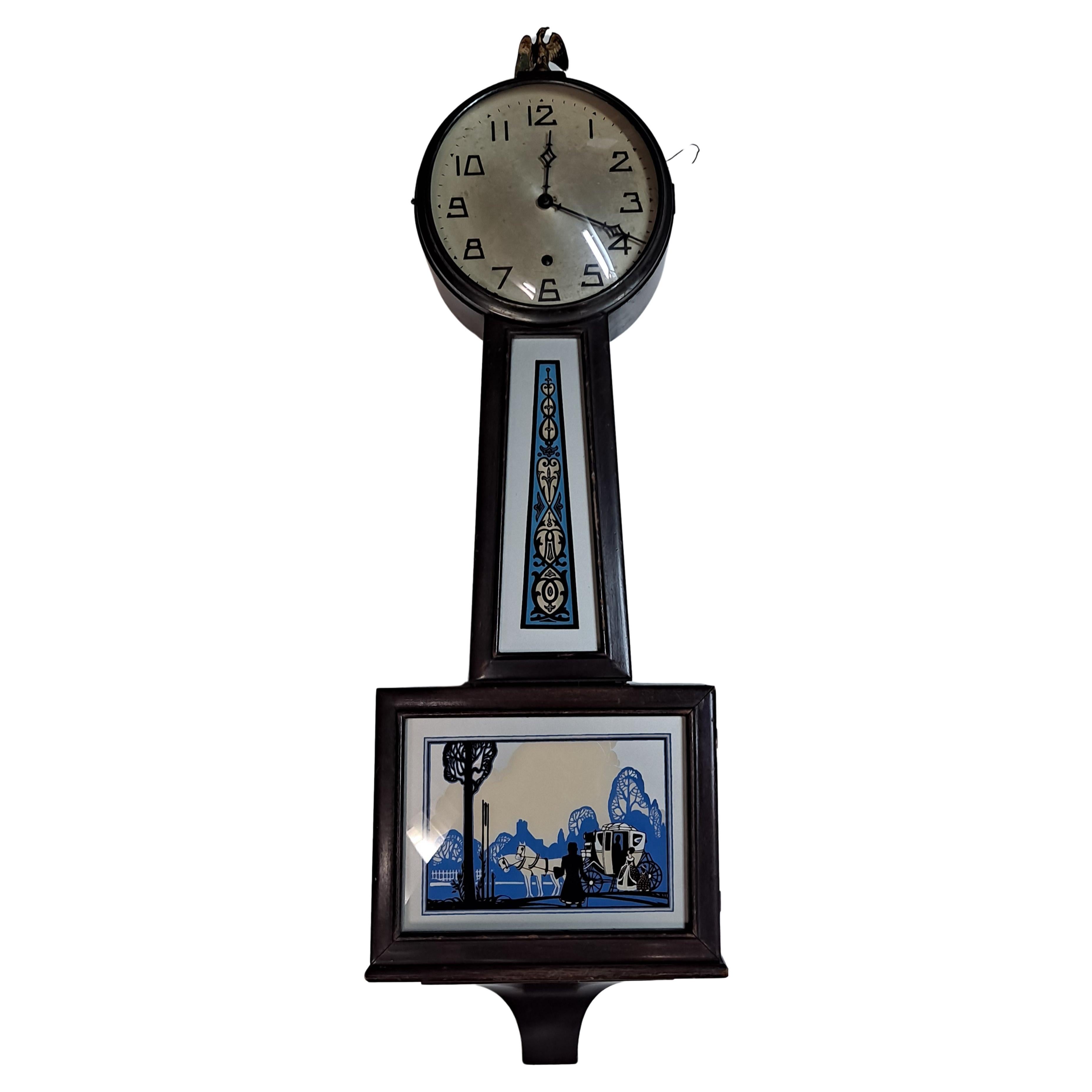 Horloge Banjo de Haven Clock Co avec boîtier en verre peint à l'envers et acajou