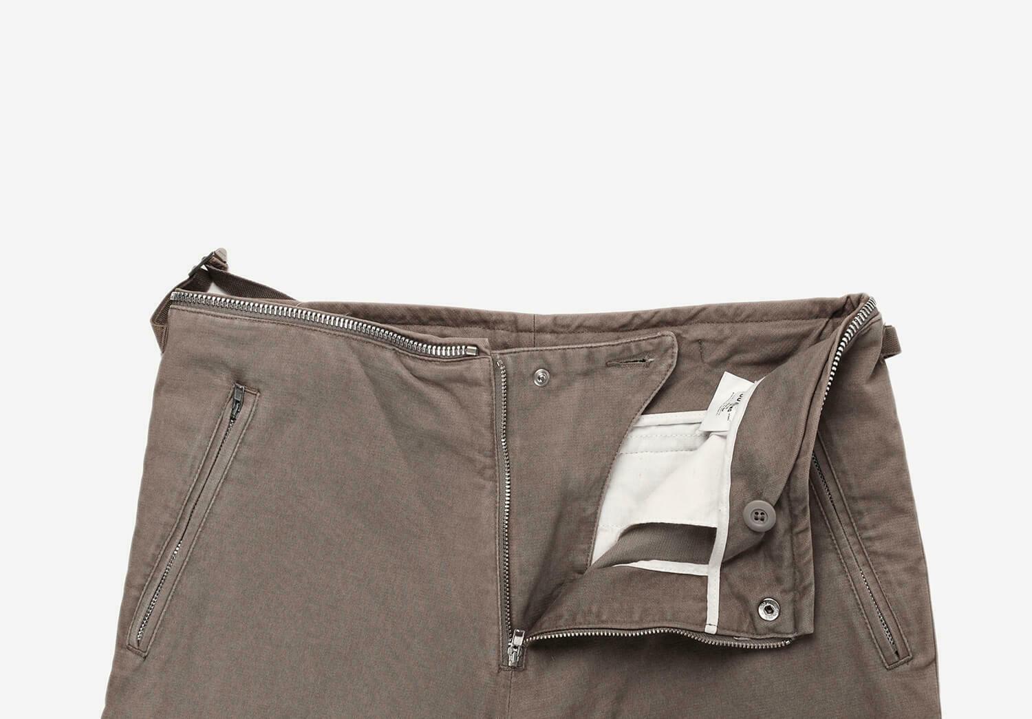 Artikel zu verkaufen ist 100% echte Helmut Lang Flight Cargo Hose
Farbe: Braun
(Eine tatsächliche Farbe kann ein wenig variieren aufgrund individueller Computer-Bildschirm Interpretation)
MATERIAL: 100% Baumwolle
Etikettengröße: 50
Diese Hose ist