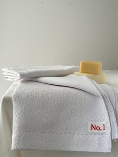 new heritage linens - Hergestellt in Italien von Bassett Hyde Home