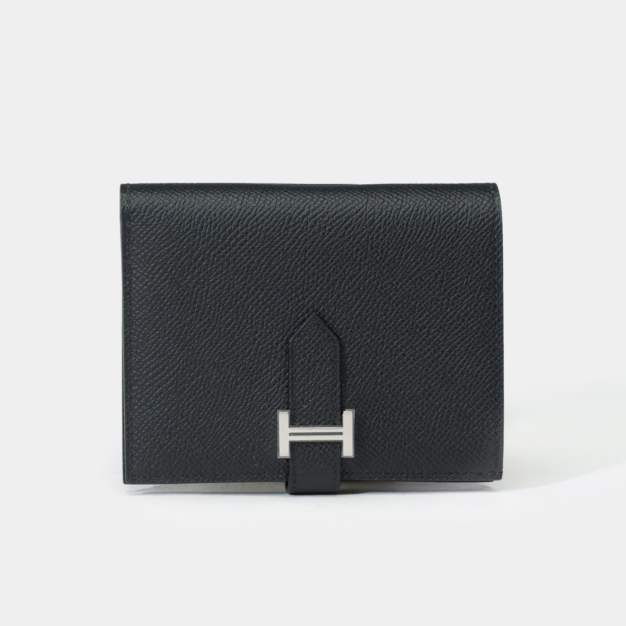 Charming​ ​Hermès​ ​Béarn​ ​Compact​ ​Wallet​ ​in​ ​Epsom​ ​Calfskin,​ ​Palladium​ ​Silver​ ​Hardware

Leather​ ​strap​ ​with​ ​cut-out​ ​“H”​ ​clasp
Zip​ ​coin​ ​pocket
Four​ ​credit​ ​card​ ​slots
Four​ ​flat​ ​pockets
Bill​