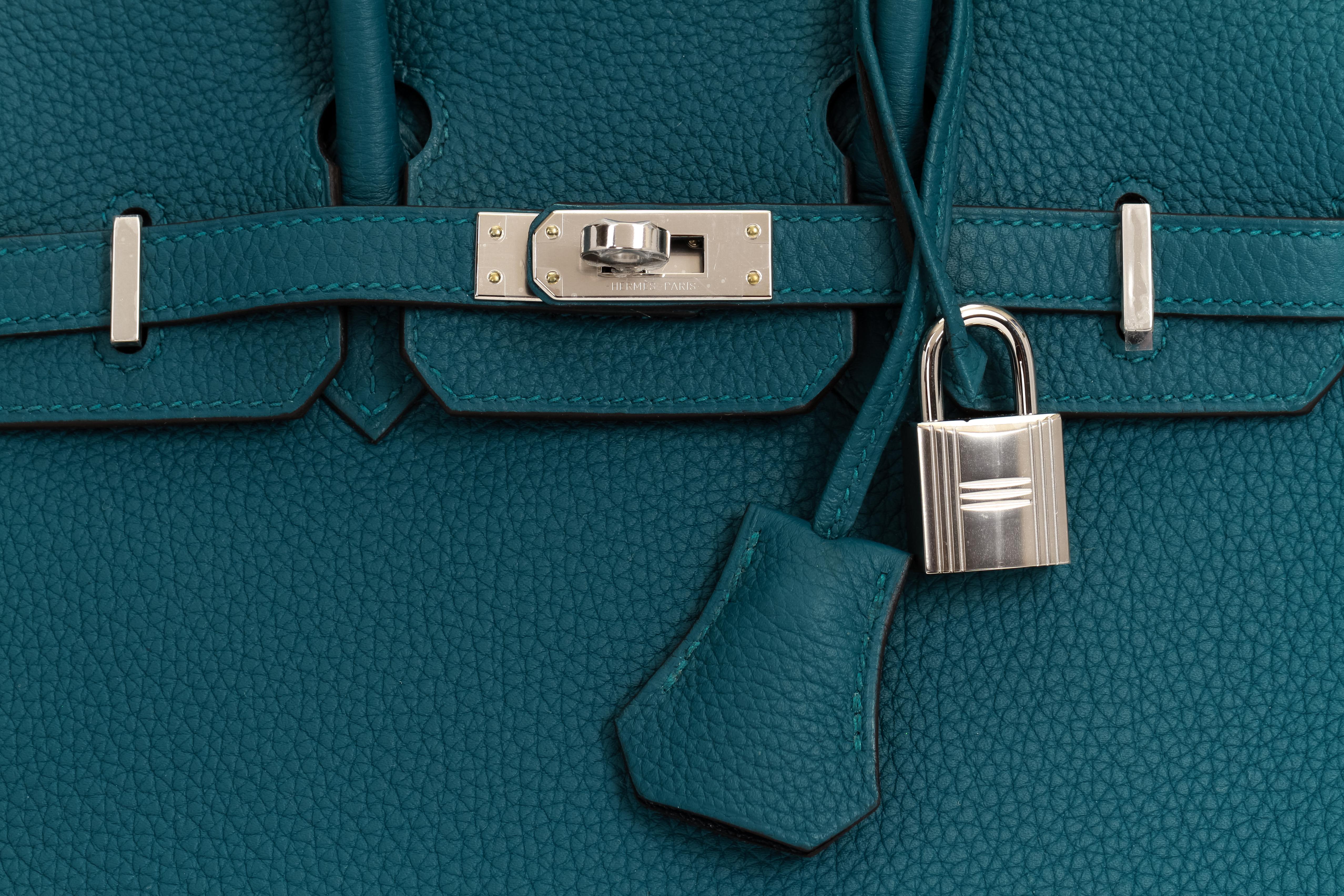 Hermès 25cm Birkin verso in vert bosphore togo leather, blue ocean interior with palladium hardware. Rare and collectible. Handle drop, 3