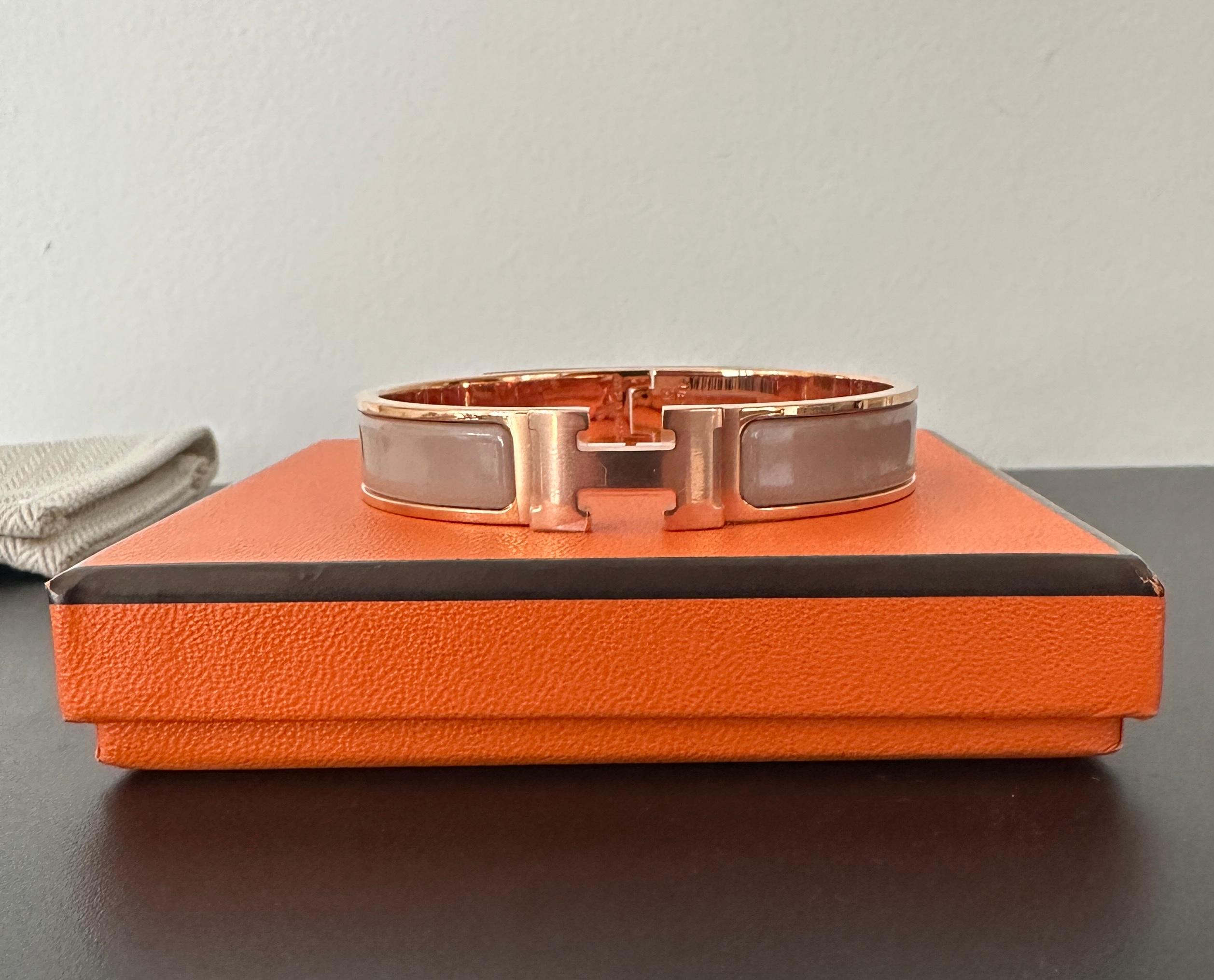 Hermes enamel bracelet with Rose gold plated finish
 
Size is GM (LARGER size, for the larger hand)
Hermes makes this in 2 sizes this is the larger
Narrow bracelet in enamel with rose gold plated hardware
Made in France
Circumference 7.5