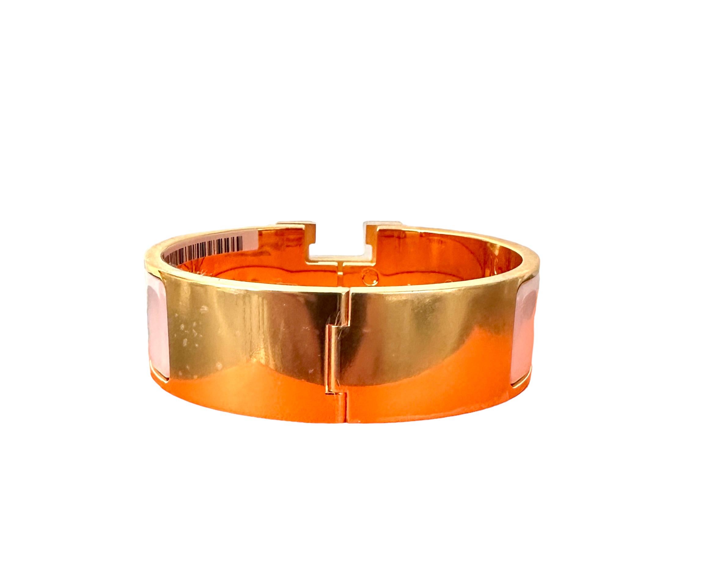 The Clic Clac H GM
GM SIZE IS THE LARGER SIZE
Hermes bracelet in Yellow Gold Plated 
Color is ROSE CANDEUR
Pink
GM size, for the larger hand 
Curently selling for $780 at Hermes 
Why pay full retail when we have it for less
The width of the enamel