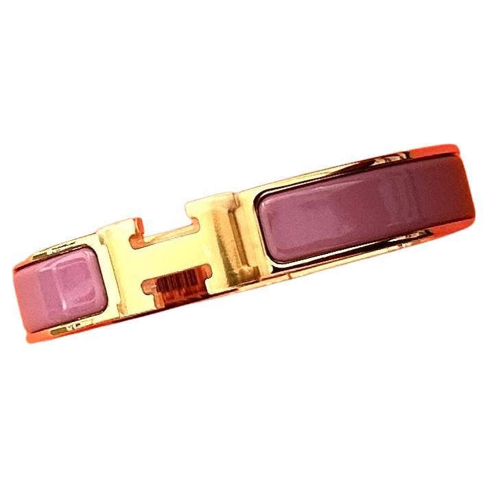 The Clic Clac H GM
GM SIZE 
Hermes bracelet in Yellow Gold Plated 
Color is Rose Cendre
GM size, for the larger hand 
Circumference: 7.5
