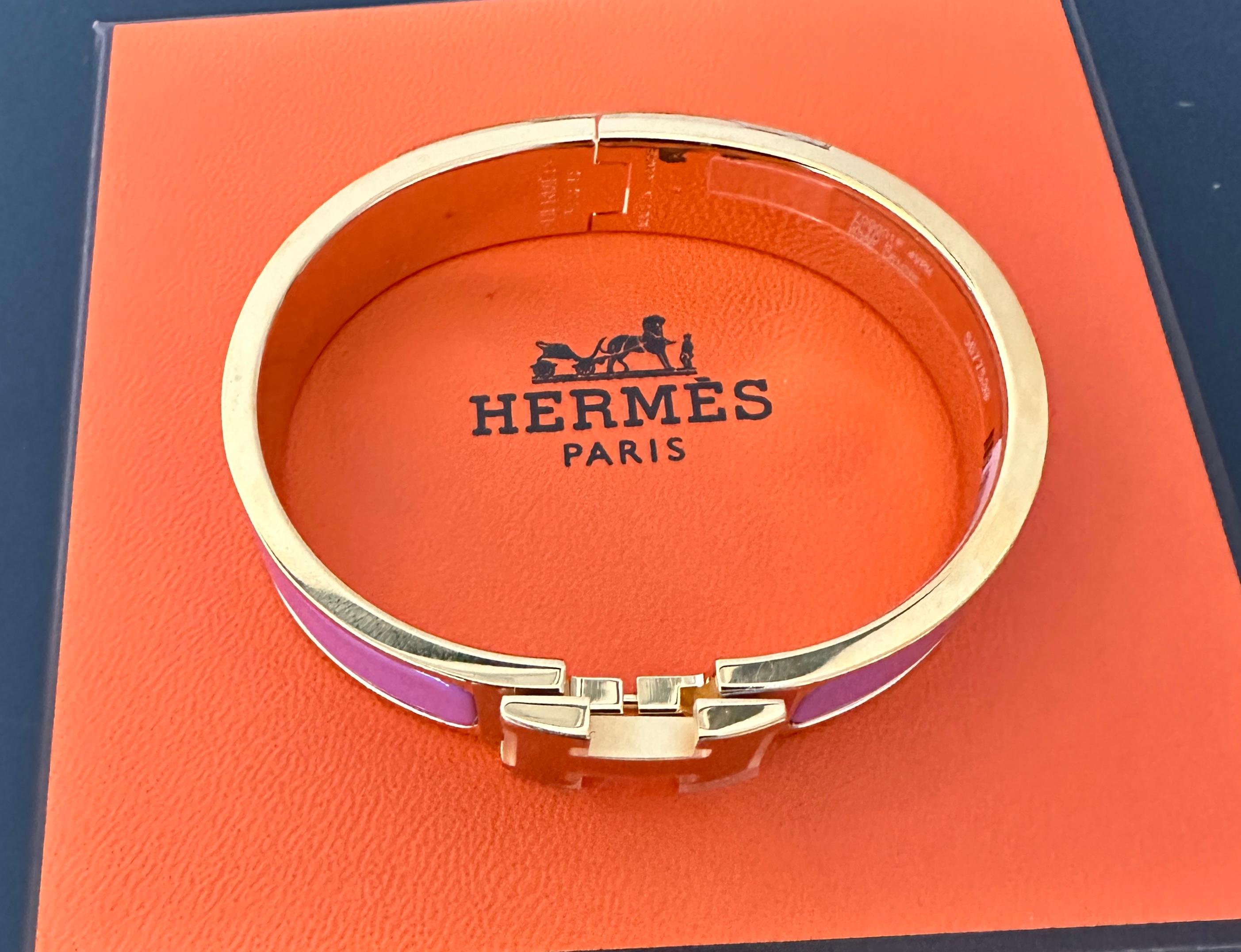 New Hermes Clic Clac H Bracelet Rose Cendre PM Yellow Gold Hardware  In New Condition For Sale In West Chester, PA