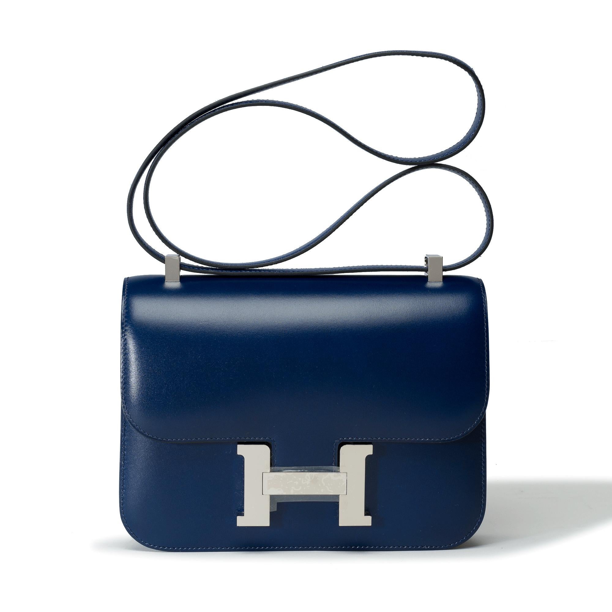 Sublime​ ​Hermes​ ​Constance​ ​23​ ​shoulder​ ​bag​ ​in​ ​sapphire​ ​blue​ ​box​ ​calfskin​ ​leather,​ ​silver-tone​ ​metal​ ​trim,​ ​a​ ​blue​ ​box​ ​leather​ ​shoulder​ ​strap​ ​allowing​ ​for​ ​shoulder​ ​or​ ​crossbody​ ​carry

Logo​ ​closure​