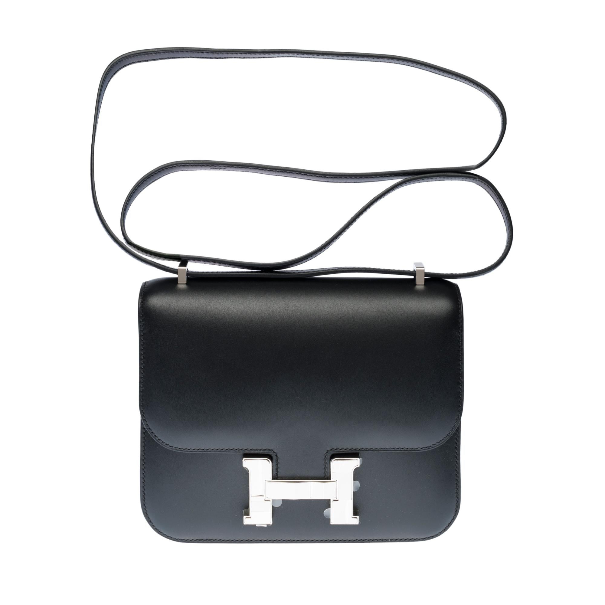 Splendid and Rare Hermès Constance Mini 18 shoulder bag, Studio limited edition in black Monsieur leather, 3D mirror buckle, palladium silver metal hardware, a shoulder strap in black Monsieur leather allowing a shoulder or in crossbody

Logo