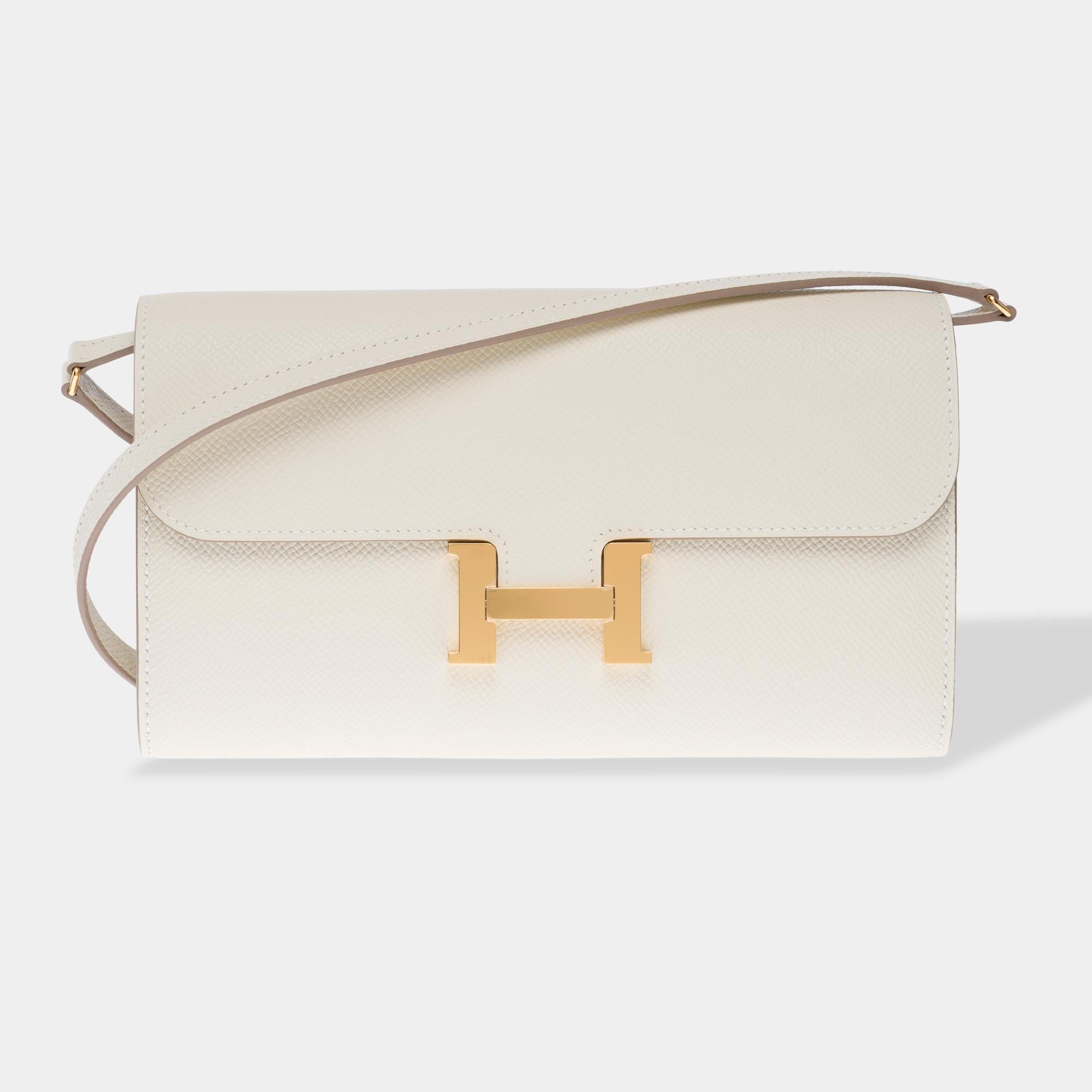 Classy​ ​Hermes​ ​Constance​ ​Long​ ​To​ ​Go​ ​shoulder​ ​bag​ ​in​ ​Craie​ ​Epsom​ ​calf​ ​leather,​ ​with​ ​gold​ ​metal​ ​trim,​ ​a​ ​beige​ ​Epsom​ ​leather​ ​handle​ ​allowing​ ​hand,​ ​shoulder,​ ​or​ ​crossbody​ ​carry

Flap​ ​closure
One​