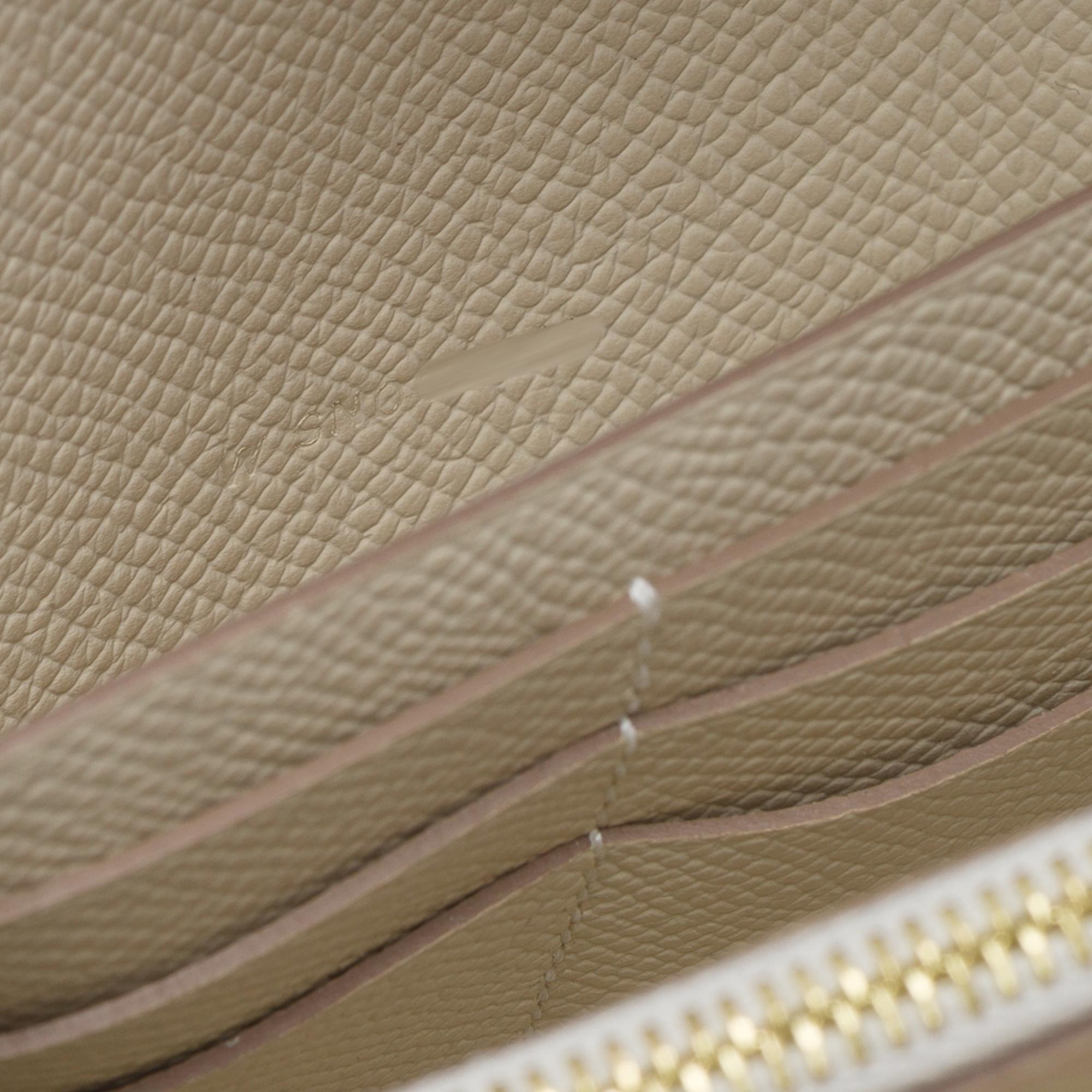 New Hermès Constance To Go shoulder bag in Craie Epsom Calf leather, GHW For Sale 4