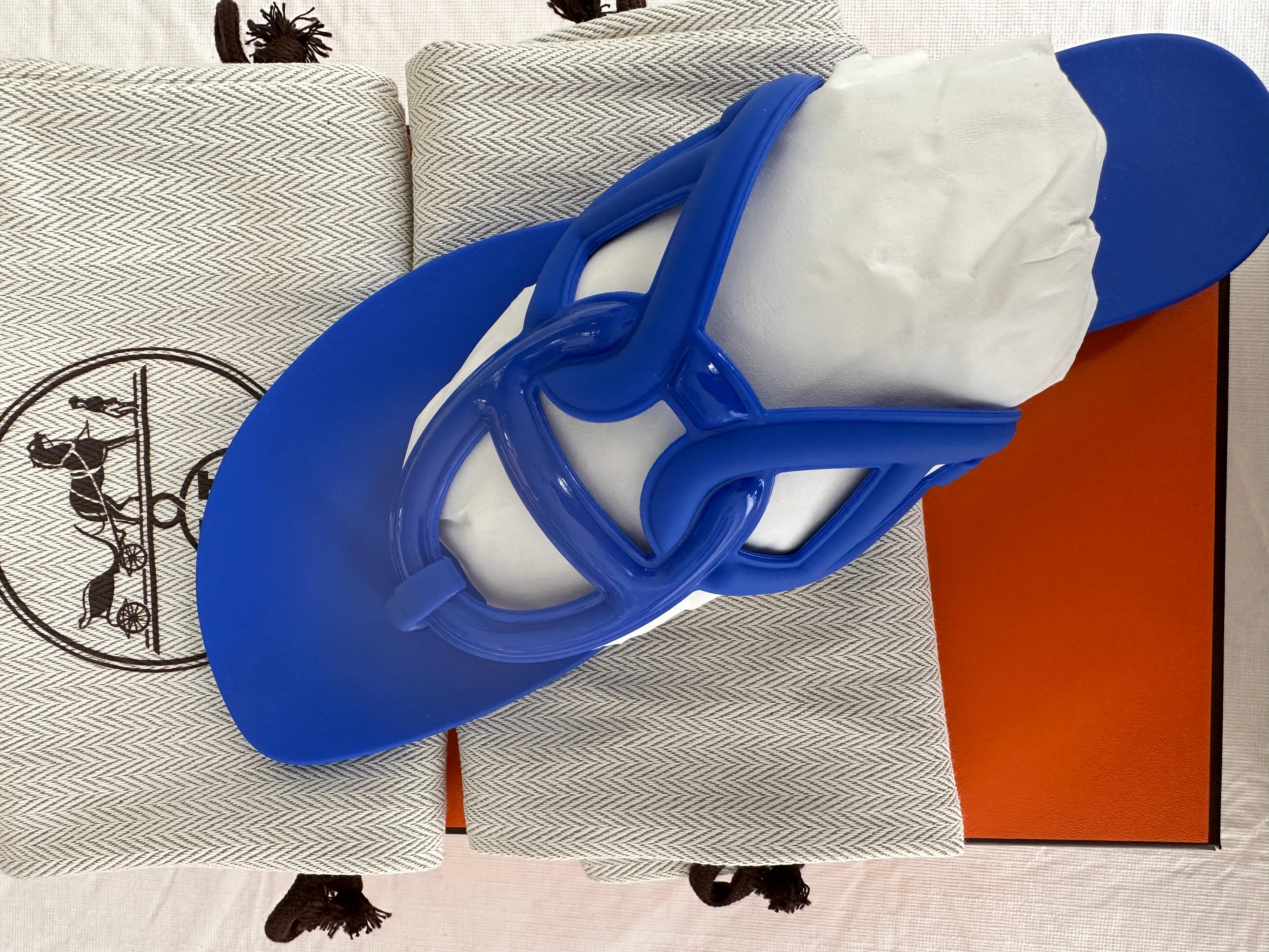 HERMÈS Egerie Sandales Bleu Outremer Chaine d'Ancre Motif 35 Neuf - En vente à West Chester, PA