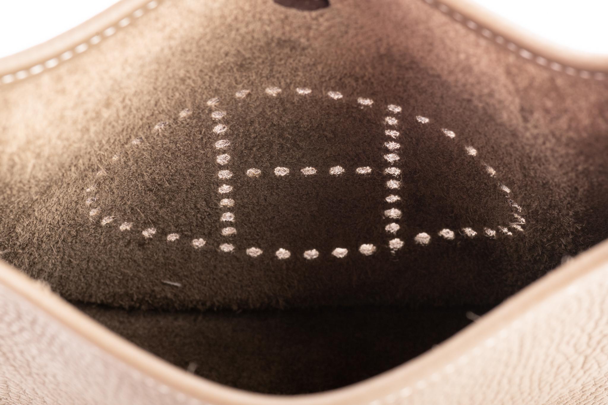 New Hermès Etoupe & Blue Mini Evelyne in Box en vente 3