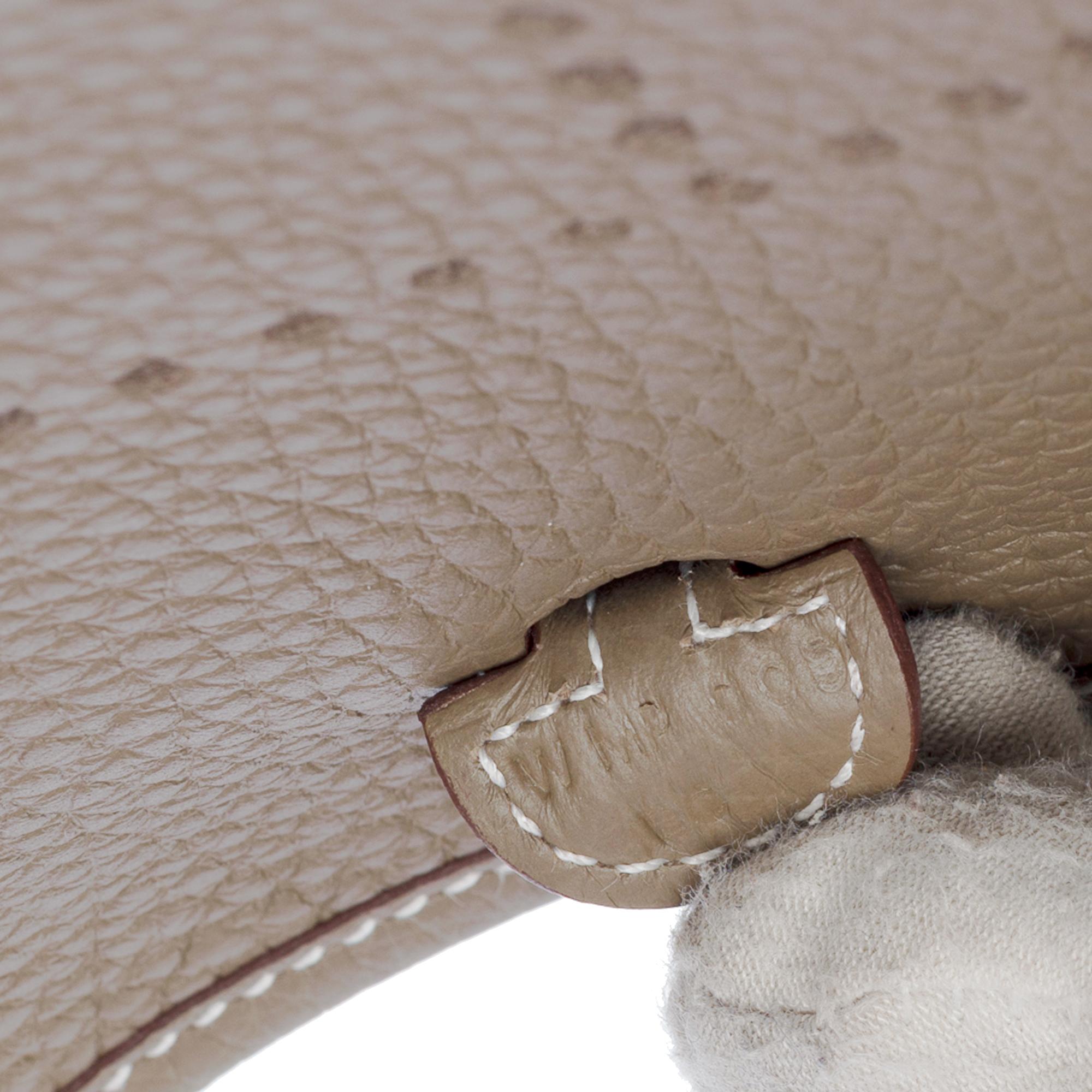 New Hermès Evelyne TPM shoulder bag in Etoupe Taurillon Clemence Leather, GHW For Sale 3