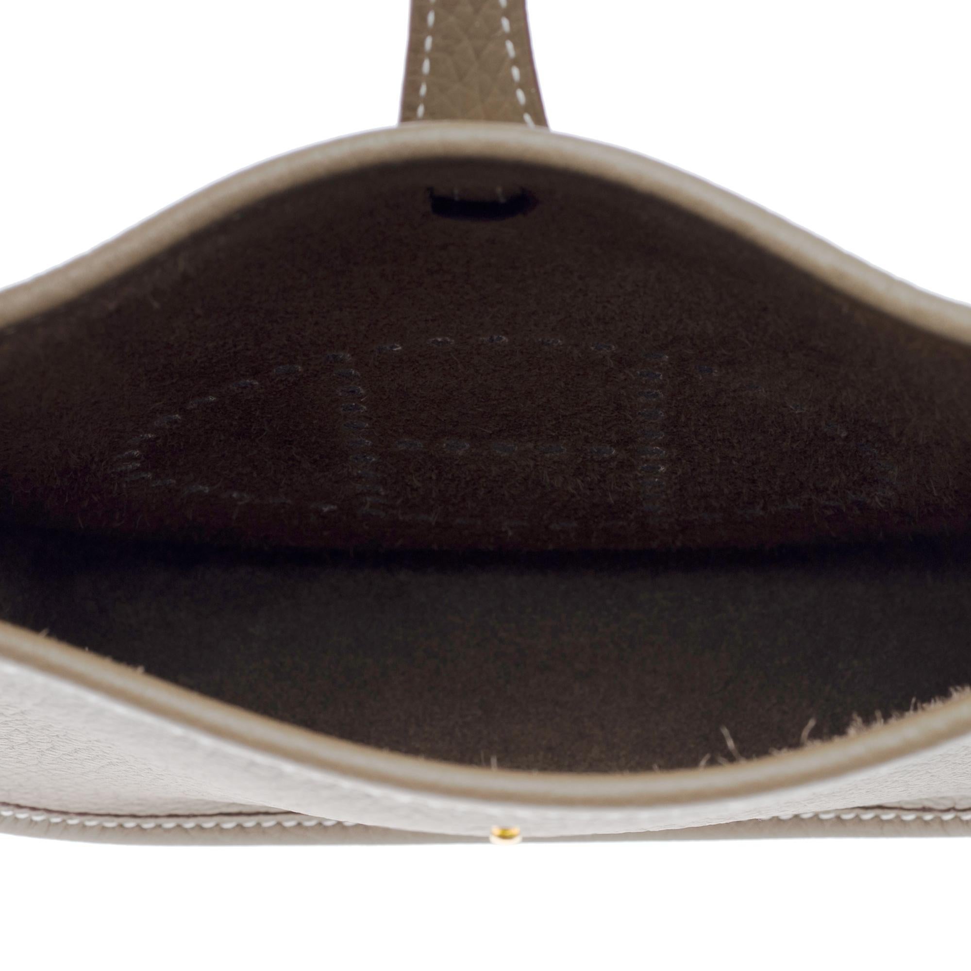 New Hermès Evelyne TPM shoulder bag in Etoupe Taurillon Clemence Leather, GHW For Sale 4