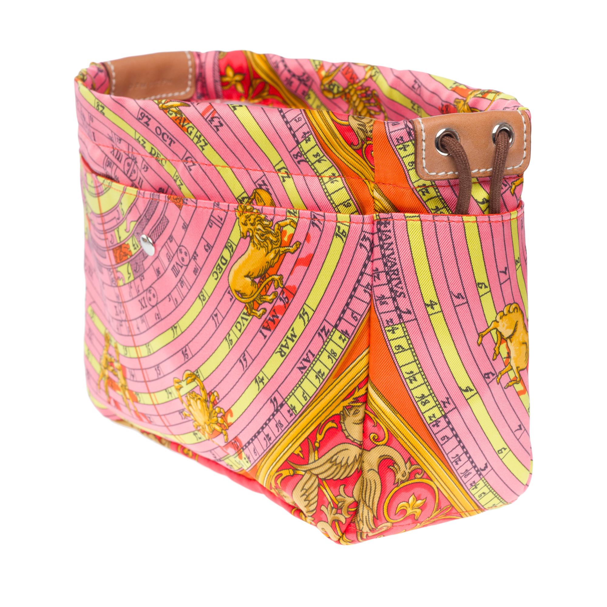 Women's New Hermès Fourbi Clutch Bag in Pink silk for bags interior For Sale
