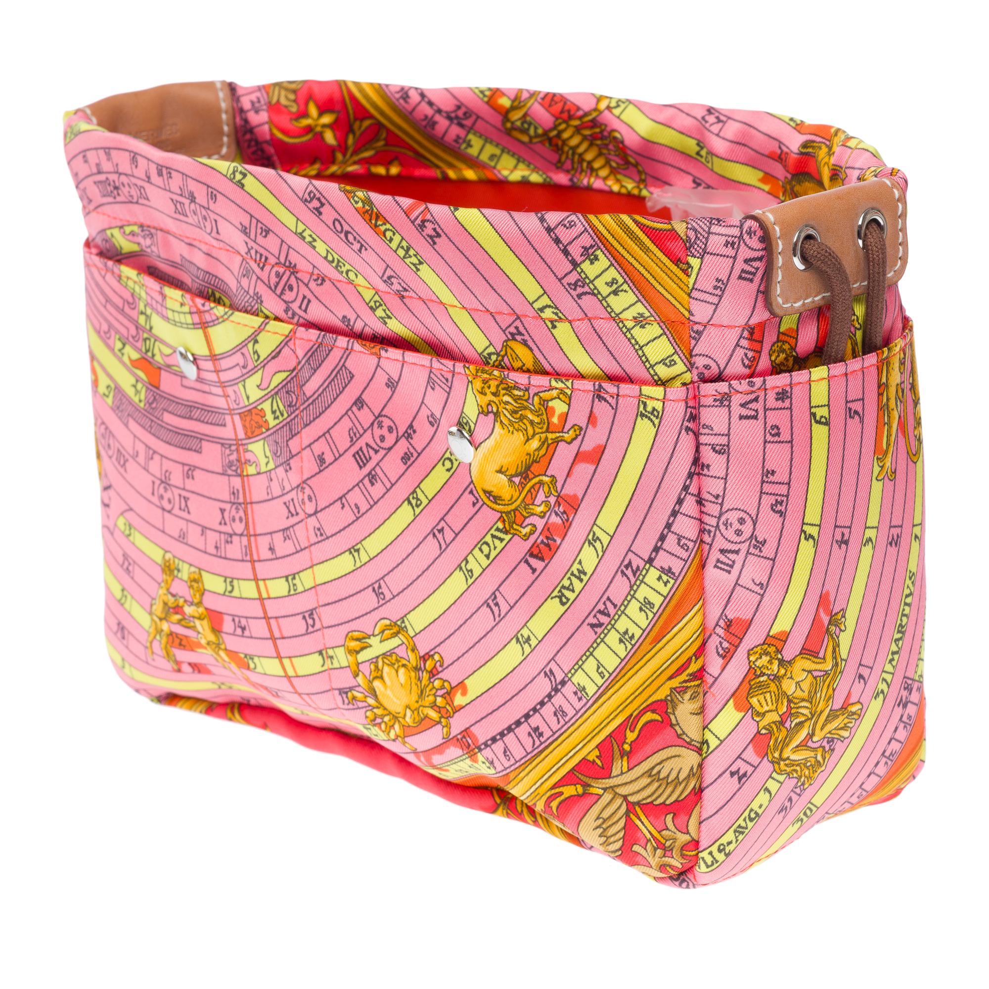New Hermès Fourbi Clutch Bag in Pink silk for bags interior For Sale 1