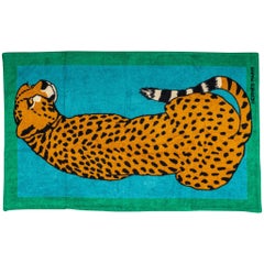 Nueva toalla de playa verde Hermès con estampado felino
