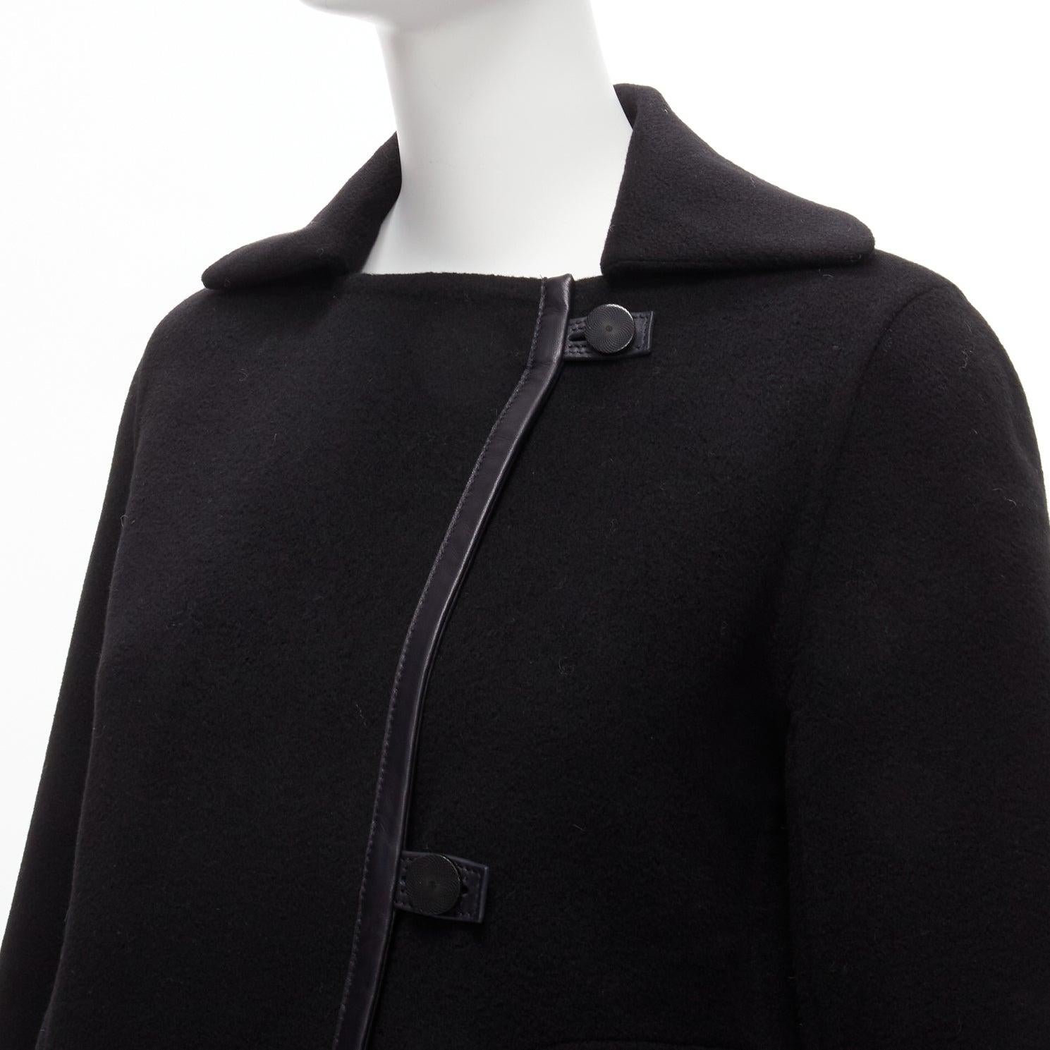 new HERMES Jean Paul Gaultier black cashmere leather trimmed H buttons jacket FR34 XS
Reference: SNKO/A00260
Brand: Hermes
Designer: Jean Paul Gaultier
Material: Cashmere, Leather
Color: Black
Pattern: Solid
Closure: Button
Lining: Black