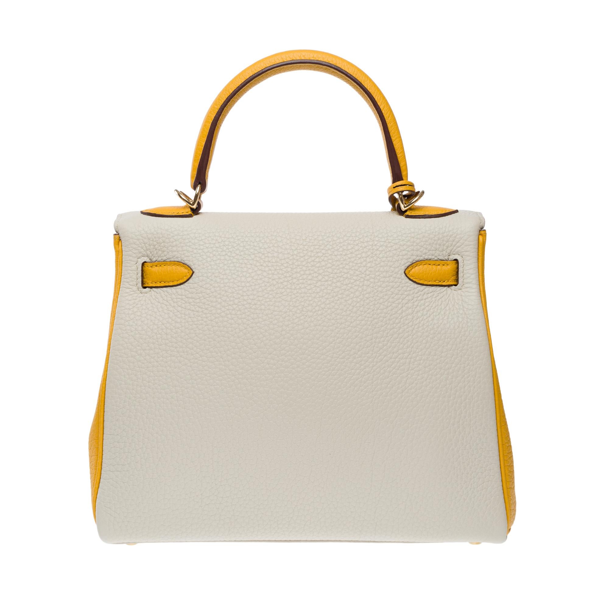New Hermès Kelly 25 HSS handbag strap in Craie/Jaune Soufre Togo leather , GHW In Excellent Condition In Paris, IDF