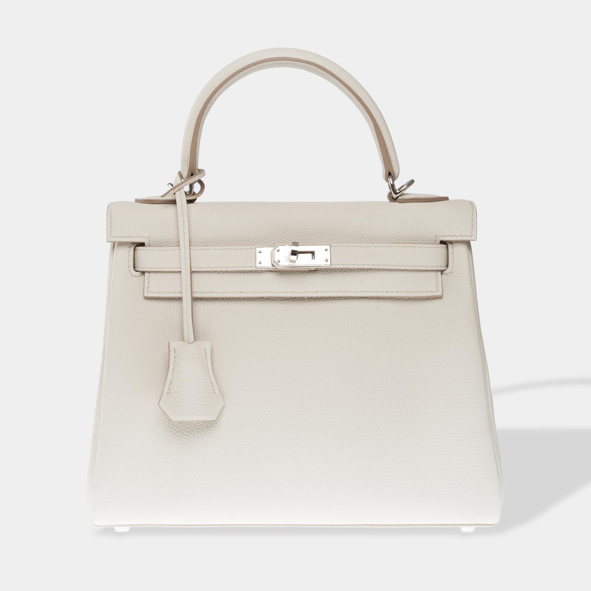 Exceptional​ ​&​ ​Splendid​ ​Hermes​ ​Kelly​ ​25​ ​handbag​ ​strap​ ​in​ ​Beton​ ​Togo​ ​calf​ ​leather​ ​,​ ​silver​ ​palladium​ ​trim,​ ​single​ ​grey​ ​leather​ ​handle,​ ​2​ ​removable​ ​grey​ ​leather​ ​shoulder​ ​straps​ ​allowing​ ​for​