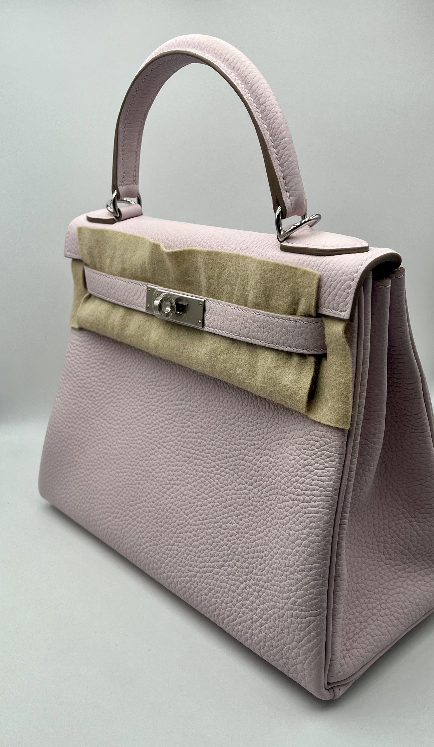 New Hermes Kelly 28 Pink  Epsom Gold Hardware  In New Condition For Sale In  Bilbao, ES