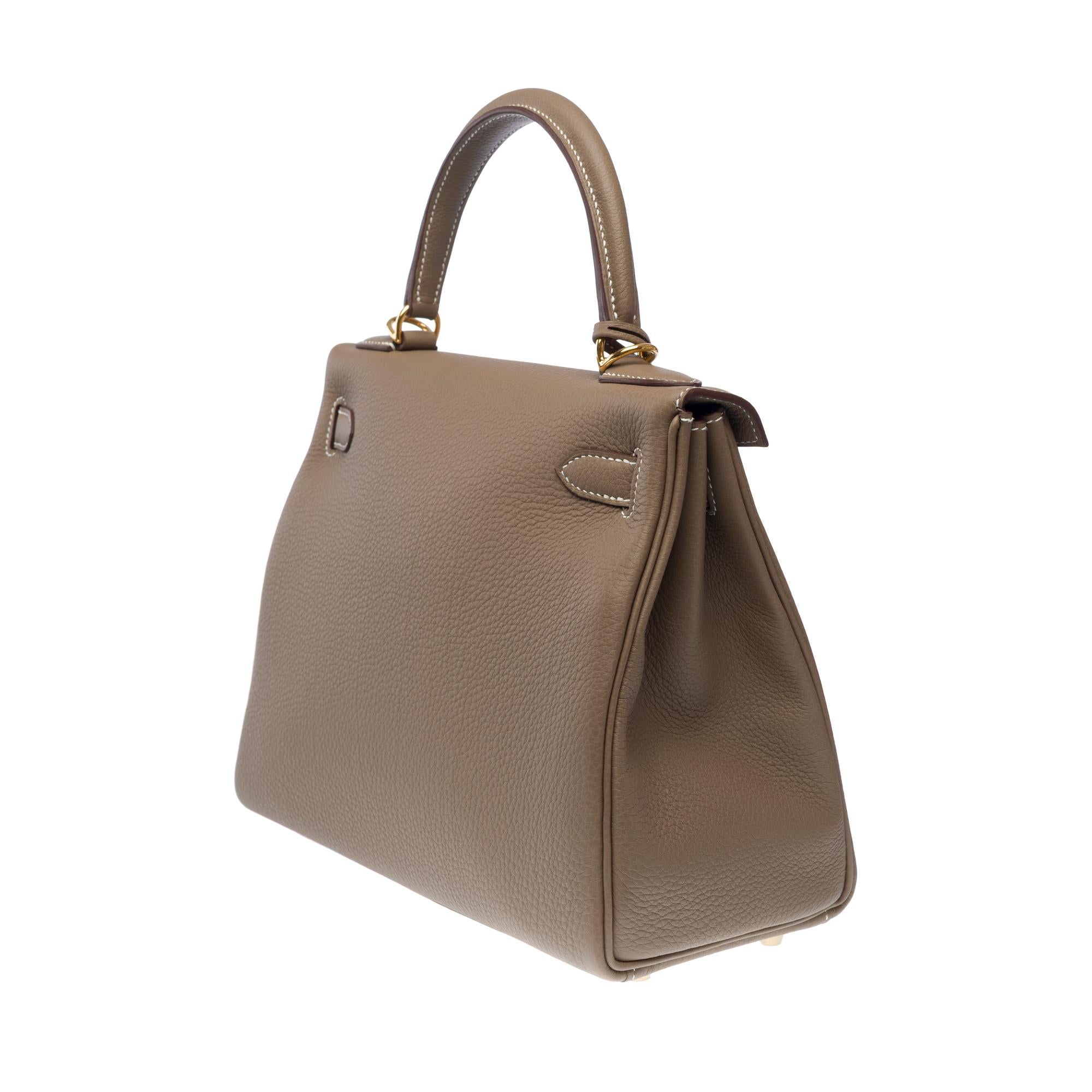 New Hermès Kelly 28 retourne handbag strap in Etoupe Togo Calf leather, GHW For Sale 1