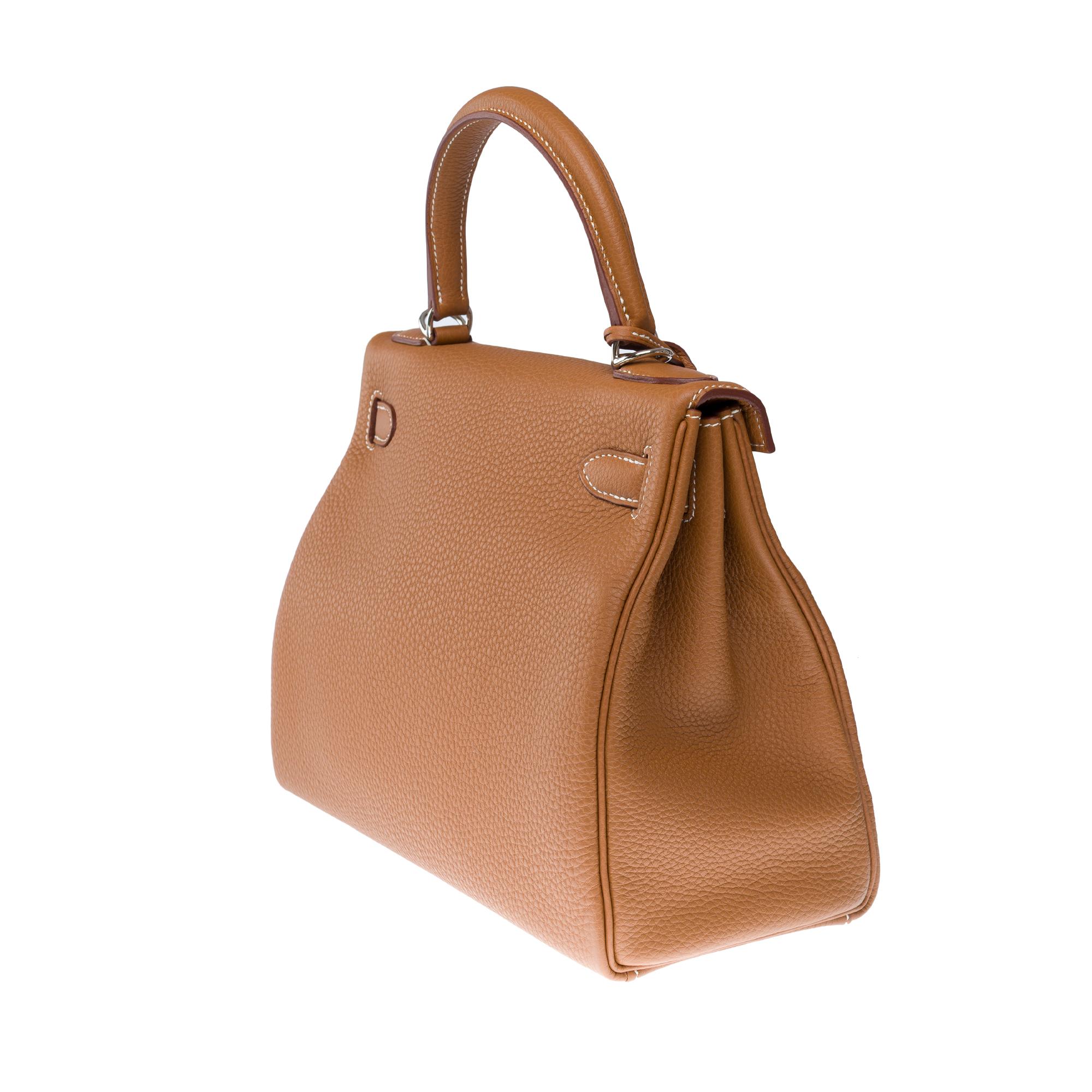 New Hermès Kelly 28 retourne handbag strap in Gold Togo Calf leather, PHW For Sale 2