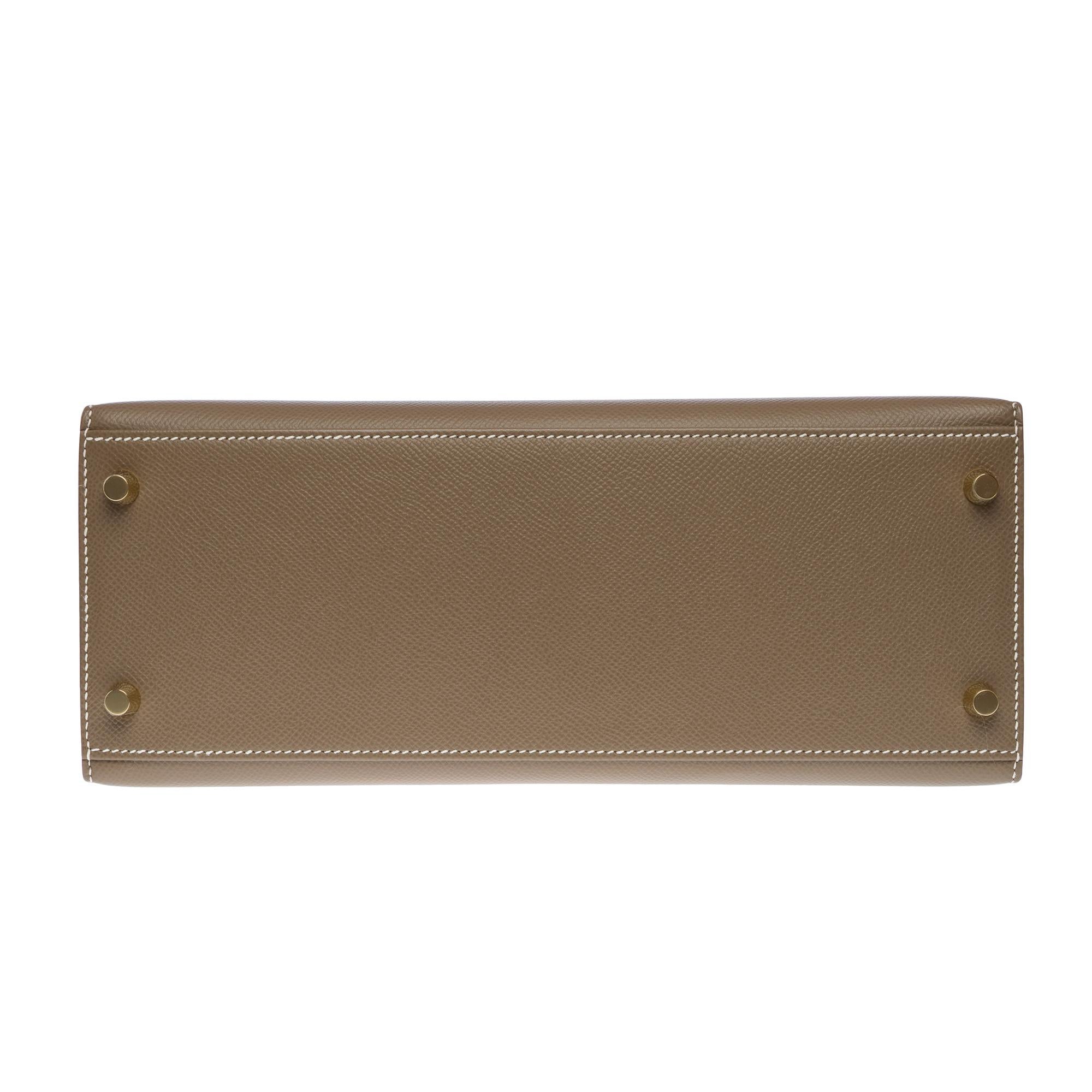 New Hermès Kelly 28 sellier handbag strap in Etoupe Epsom Calf leather, GHW For Sale 6