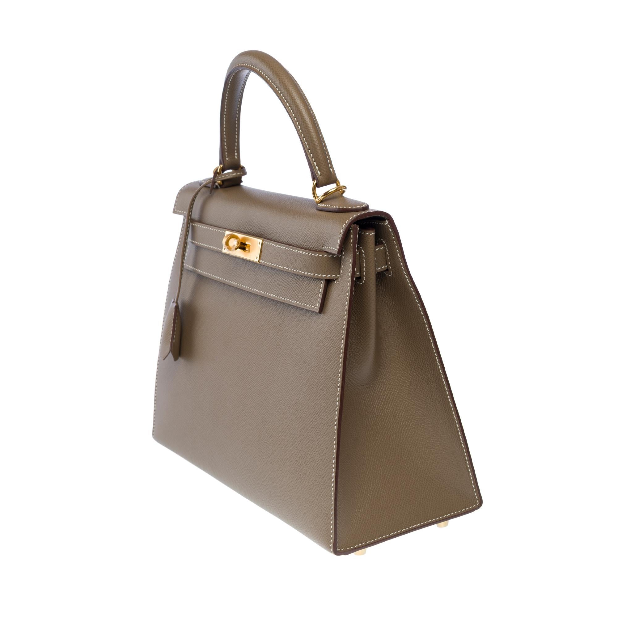 Women's New Hermès Kelly 28 sellier handbag strap in Etoupe Epsom Calf leather, GHW For Sale
