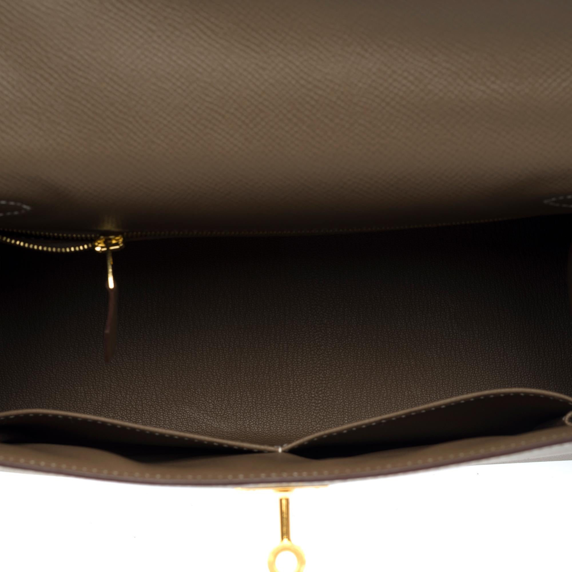 New Hermès Kelly 28 sellier handbag strap in Etoupe Epsom Calf leather, GHW For Sale 4