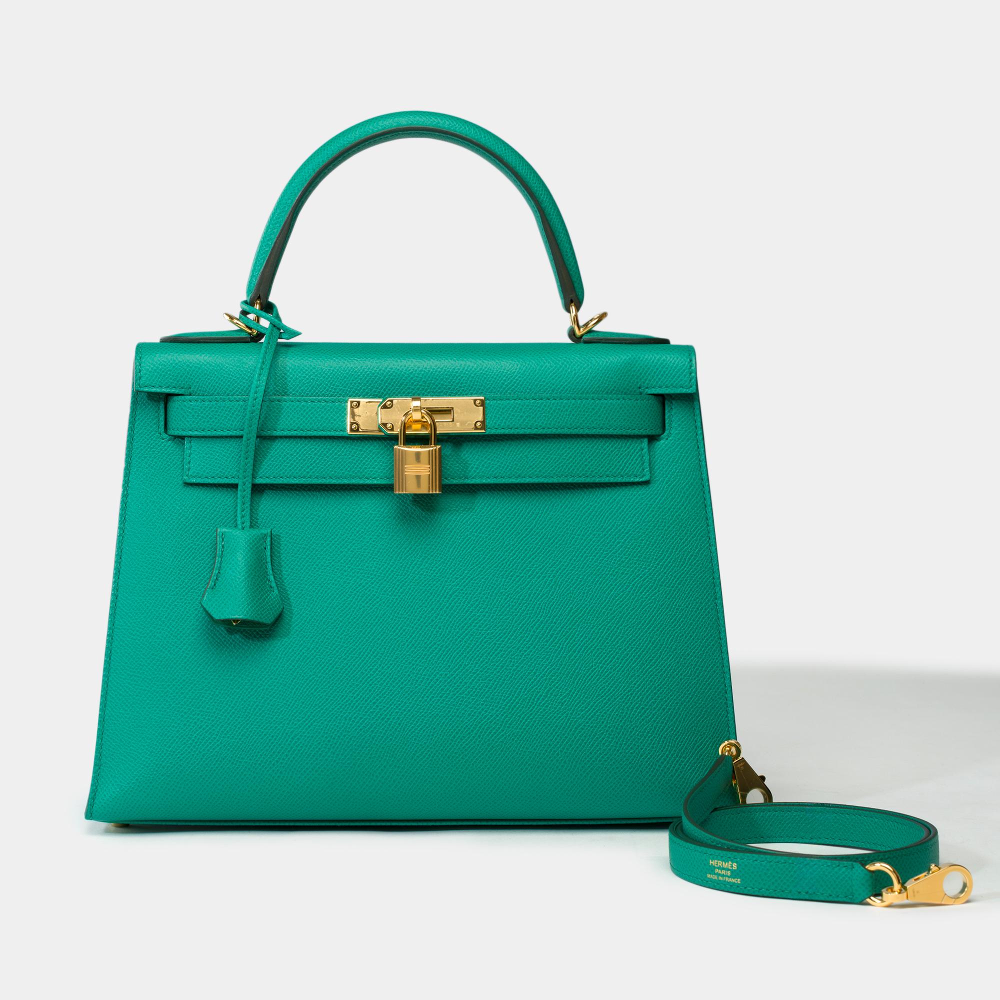 Stunning​ ​Hermes​ ​Kelly​ ​28​ ​sellier​ ​handbag​ ​strap​ ​in​ ​Vert​ ​Jade​ ​Epsom​ ​calf​ ​leather,​ ​gold​ ​plated​ ​metal​ ​trim,​ ​green​ ​leather​ ​handle,​ ​removable​ ​shoulder​ ​strap​ ​in​ ​green​ ​leather​ ​for​ ​a​ ​hand​ ​or​