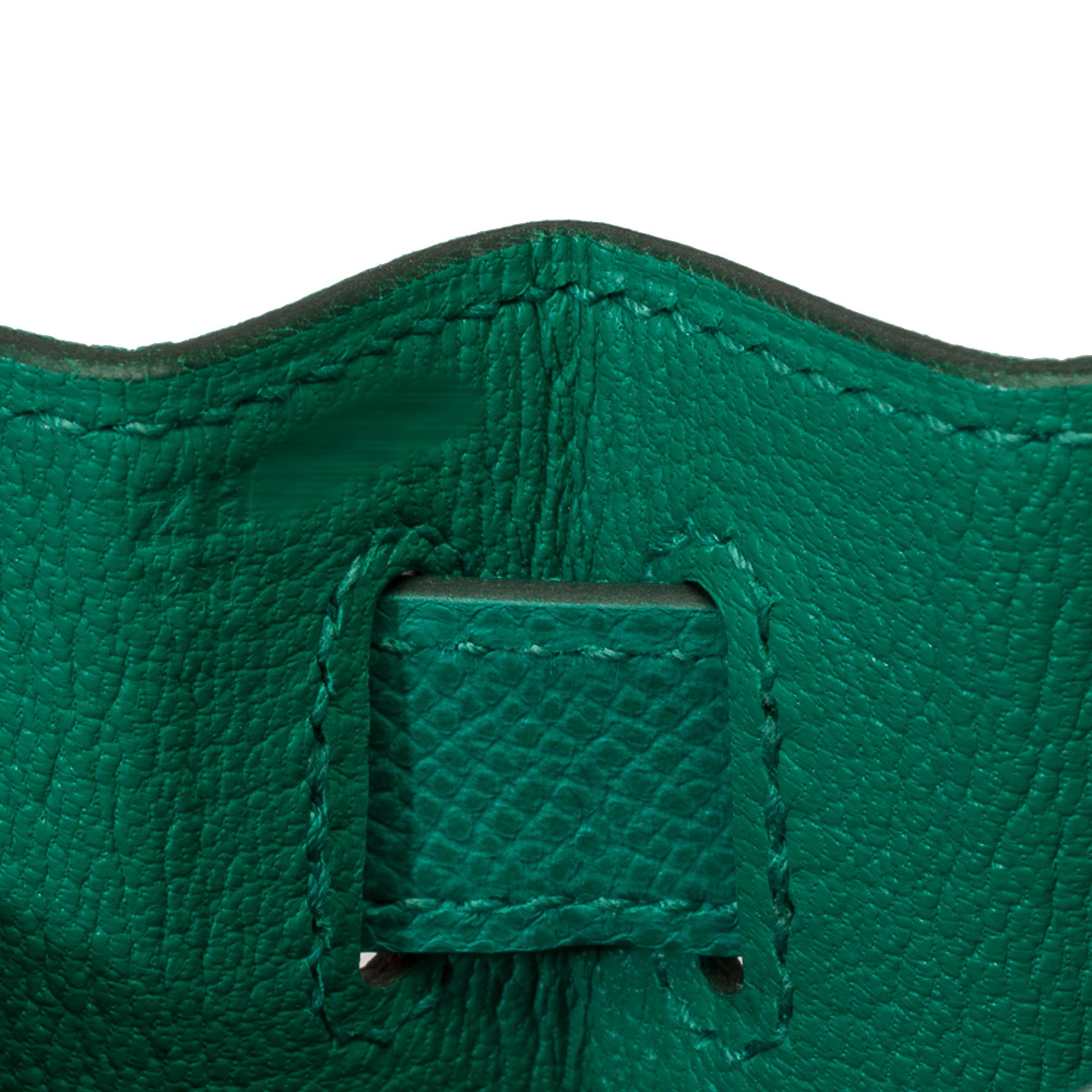 New Hermès Kelly 28 sellier handbag strap in Vert Jade Epsom leather, GHW For Sale 4