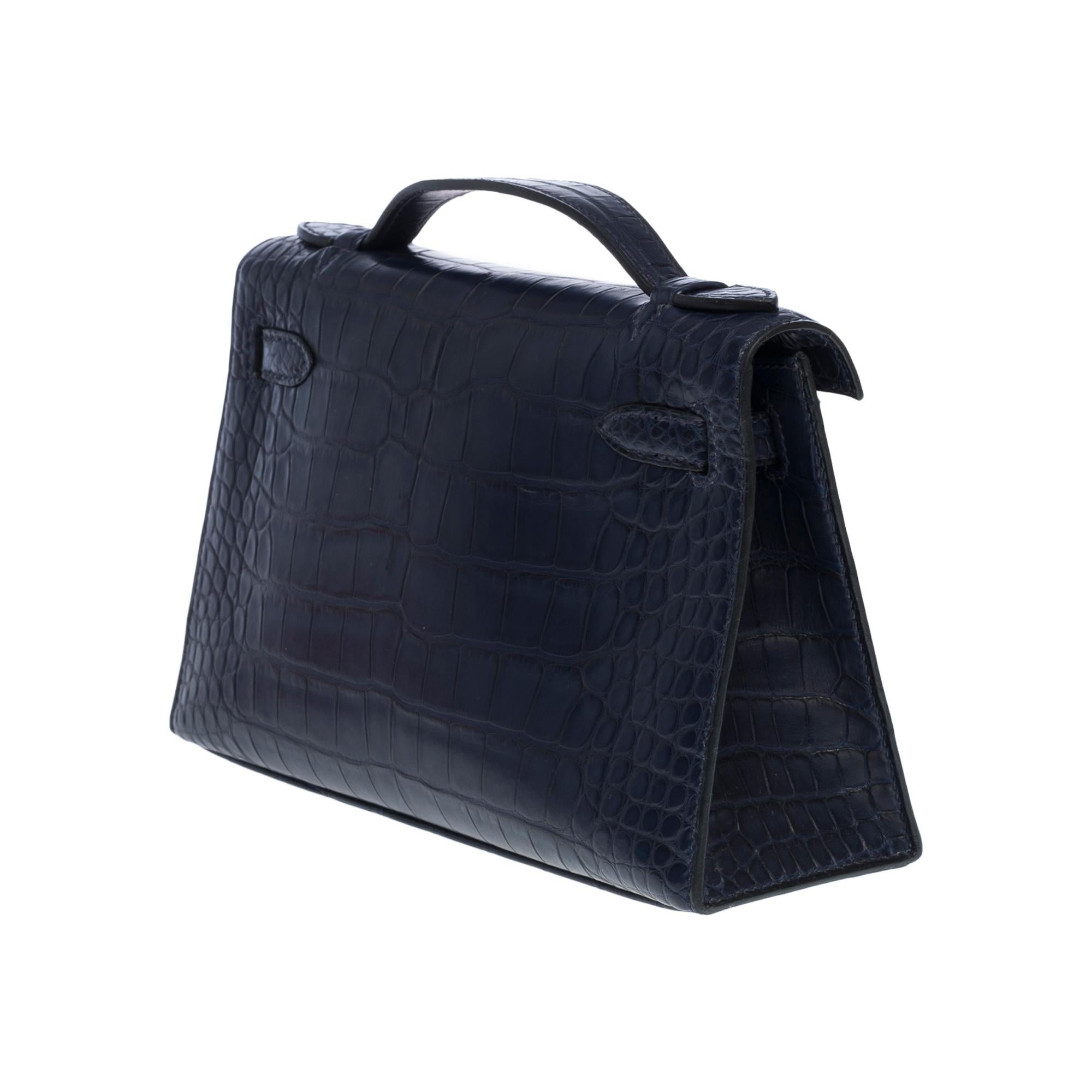 Nouveau Sac à main Hermès Kelly Clutch en cuir de crocodile bleu indigo mat , GHW Pour femmes en vente