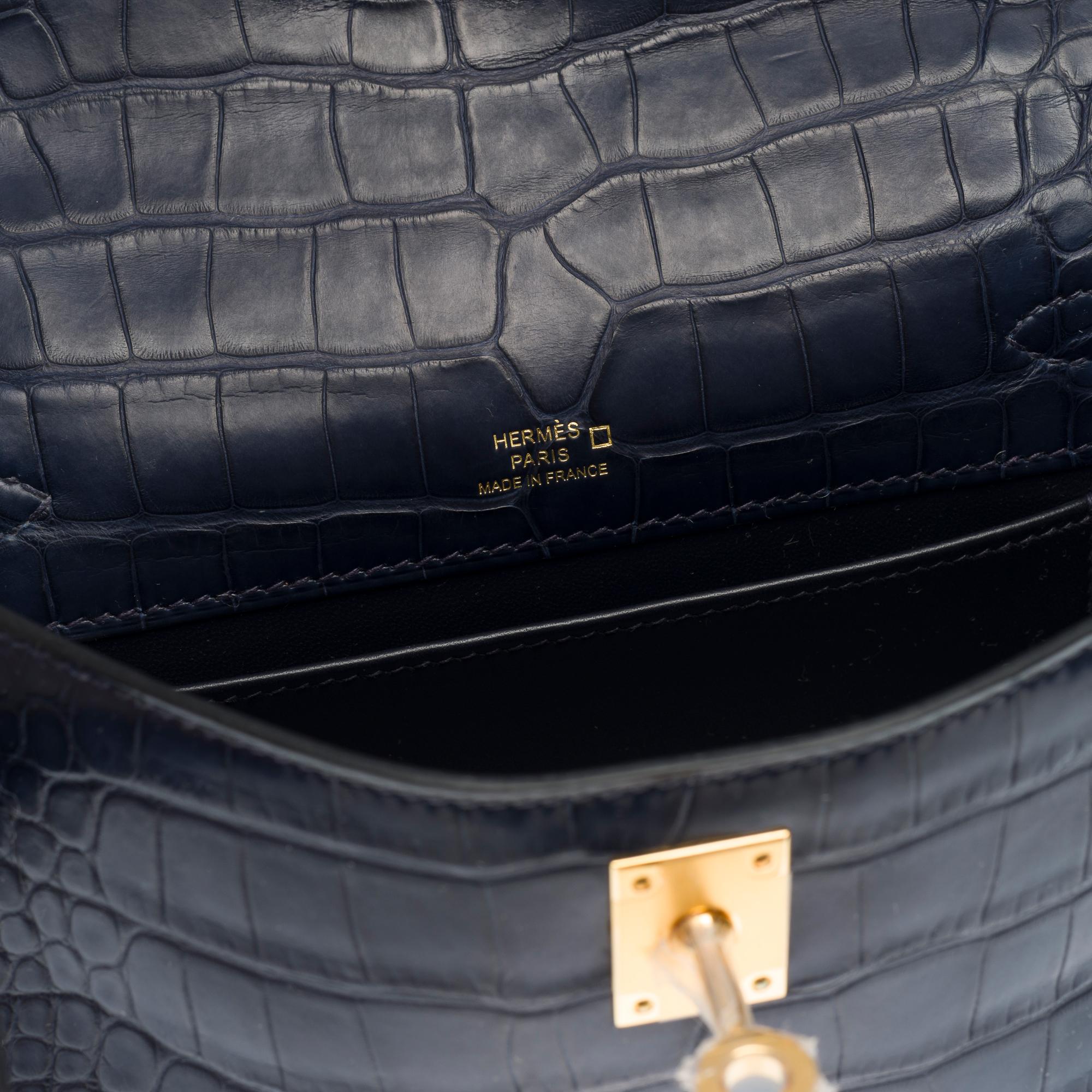 Nouveau Sac à main Hermès Kelly Clutch en cuir de crocodile bleu indigo mat , GHW en vente 2