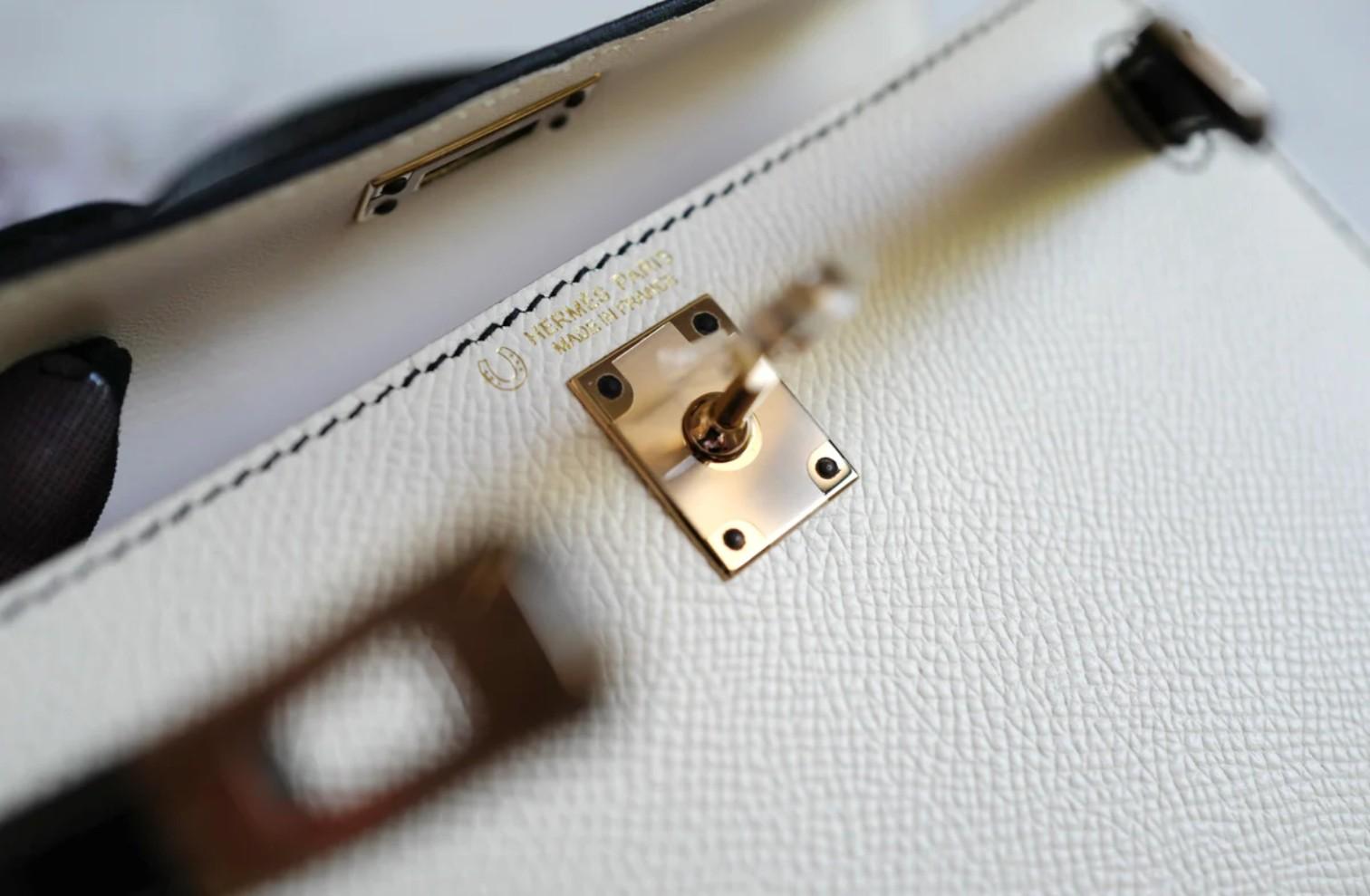 New Hermes Mini kelly 20 HSS Craie/Noir Black Epsom Permabrass HW 2023 Complete en vente 6