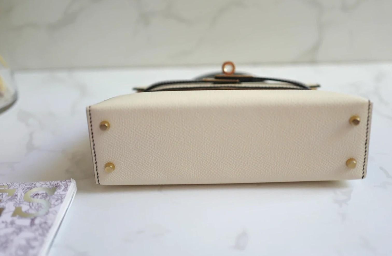 Beige Nuovo Hermes Mini kelly 20 HSS Craie/Noir Nero Epsom Permabrass HW 2023 Completo in vendita