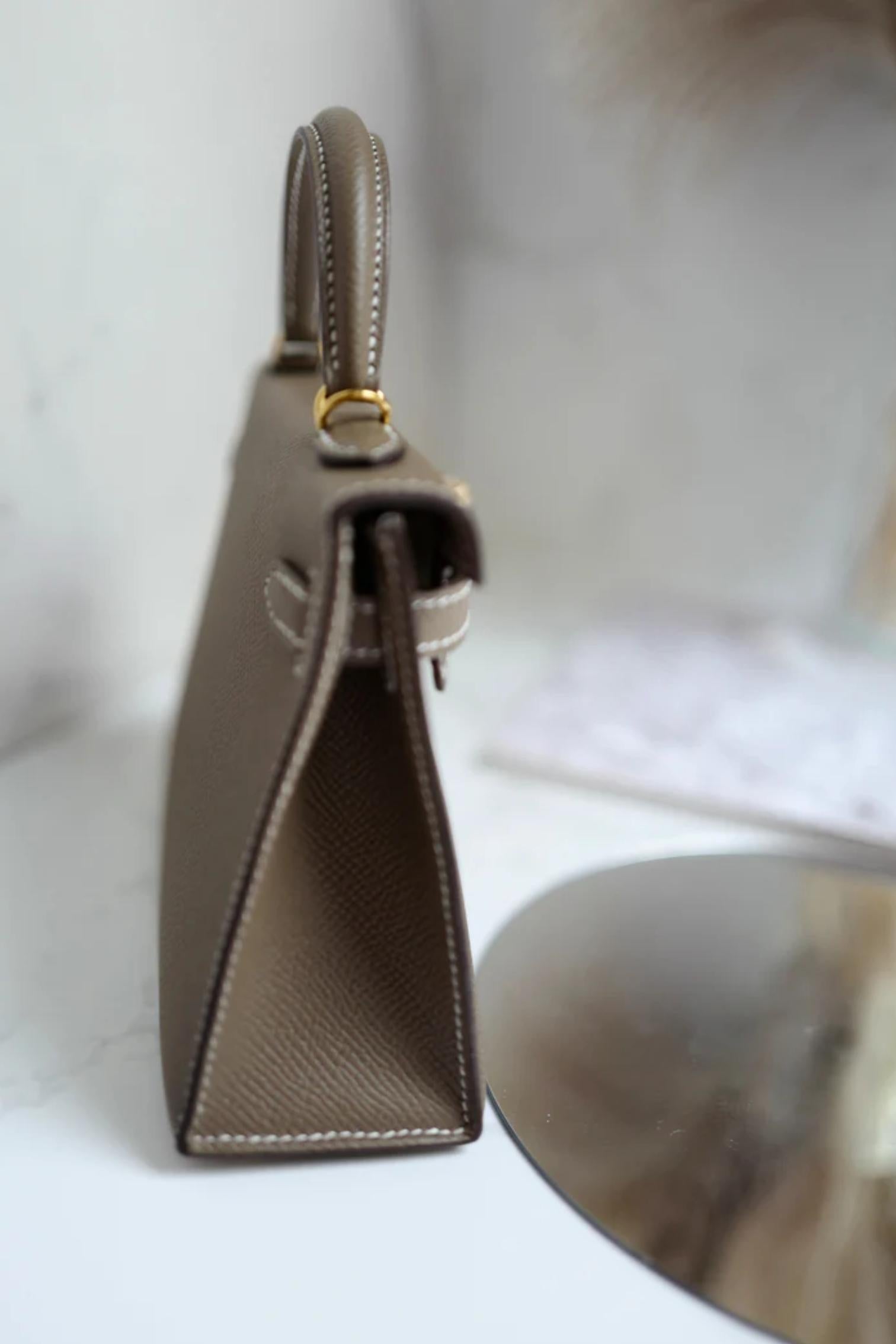 New Hermès Mini Kelly Etoupe Epsom Leather with Gold Hardware Neuf à Forest Park, GA