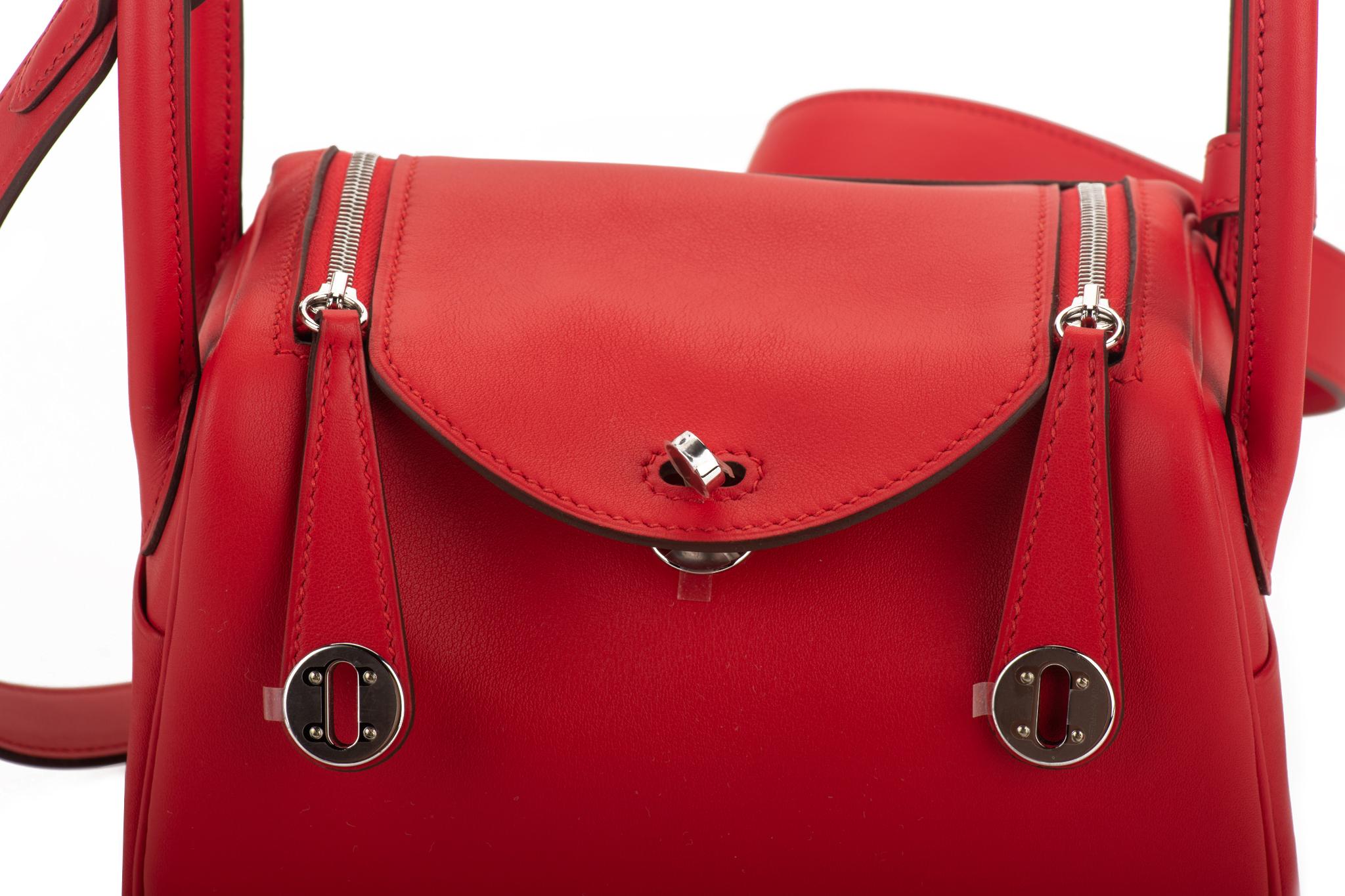 Hermès - Mini sac Swift Lindy Rouge De Coeur, neuf en vente 7