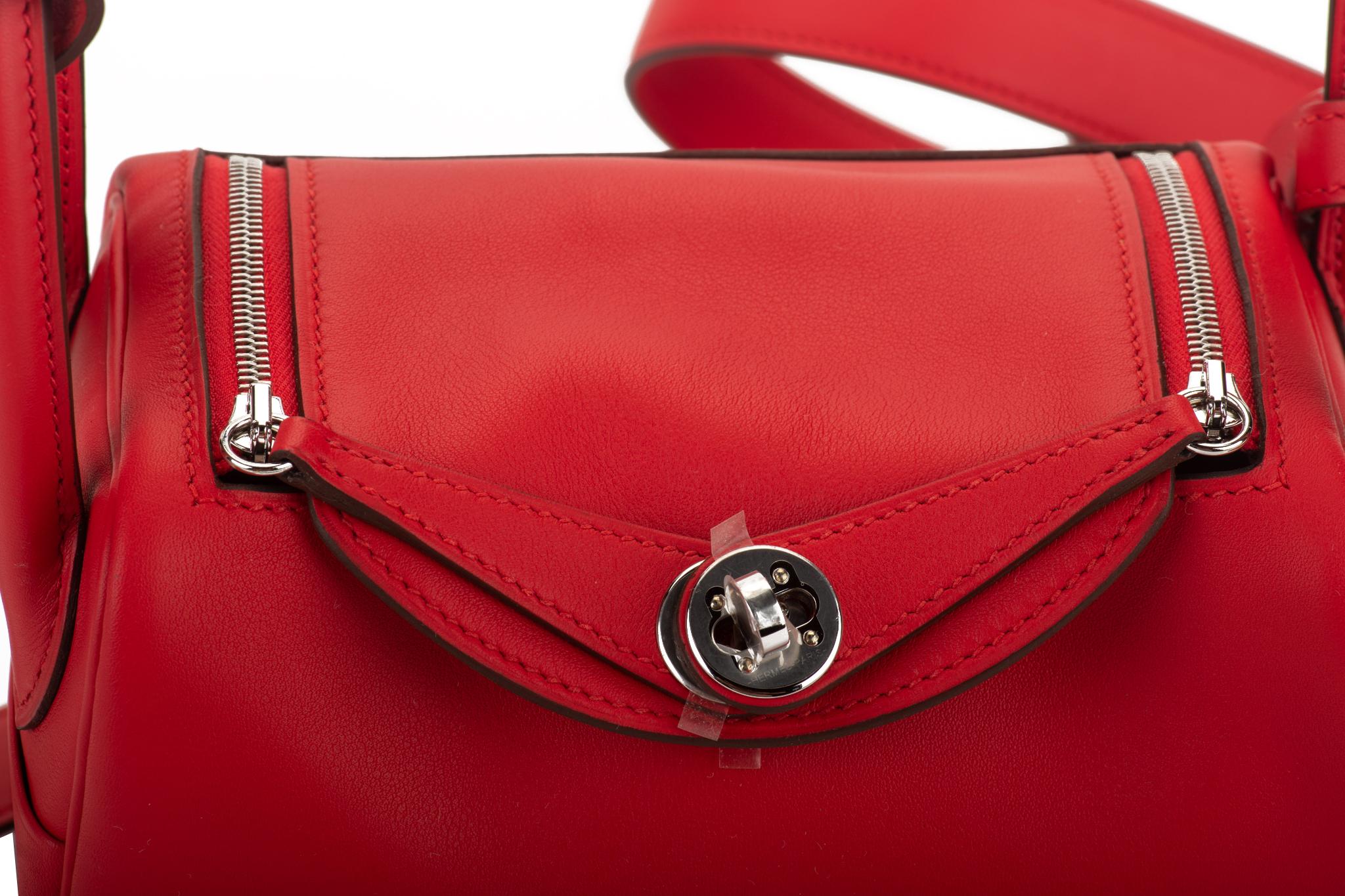 Hermès - Mini sac Swift Lindy Rouge De Coeur, neuf en vente 3