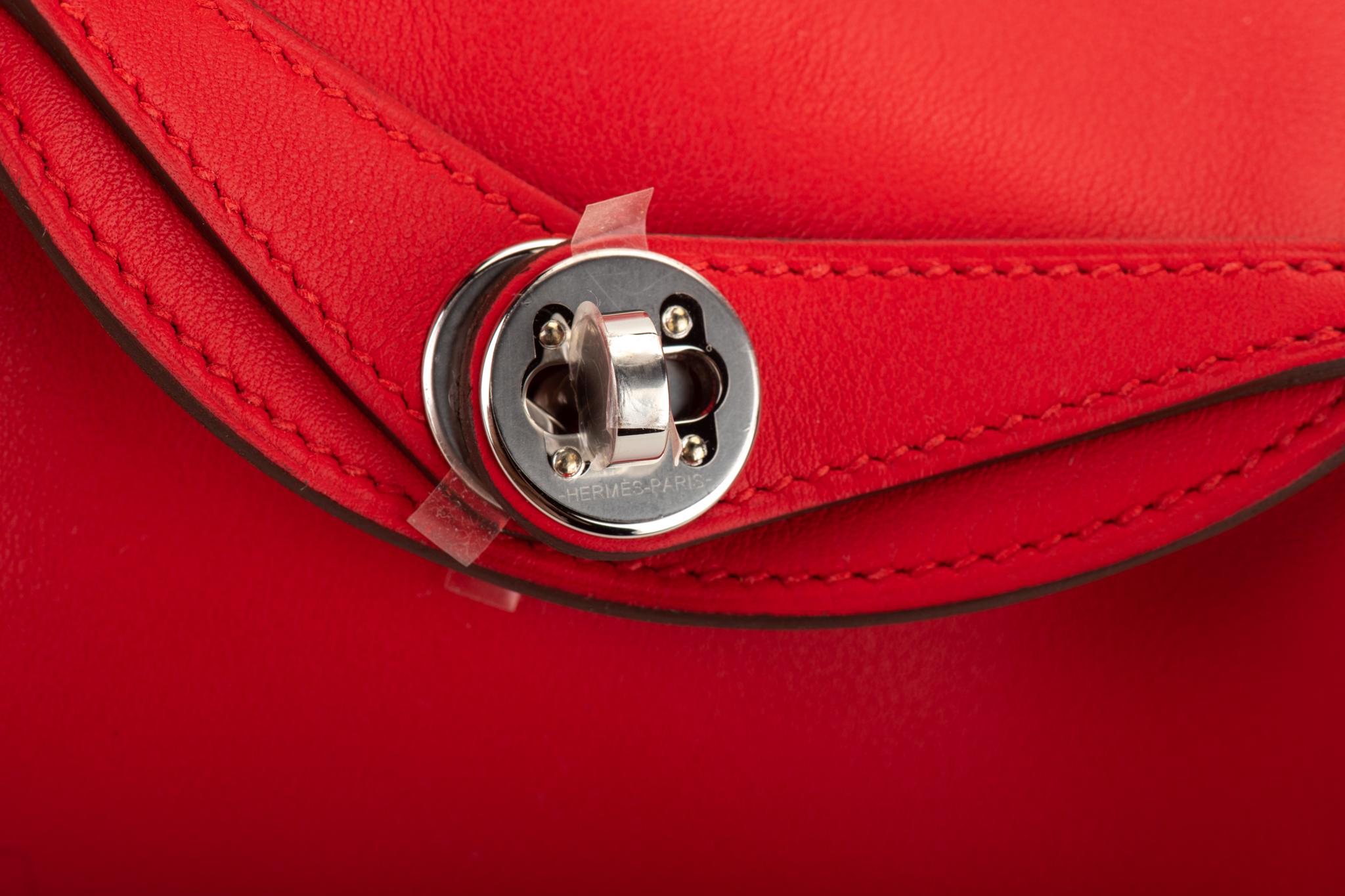 Hermès - Mini sac Swift Lindy Rouge De Coeur, neuf en vente 4
