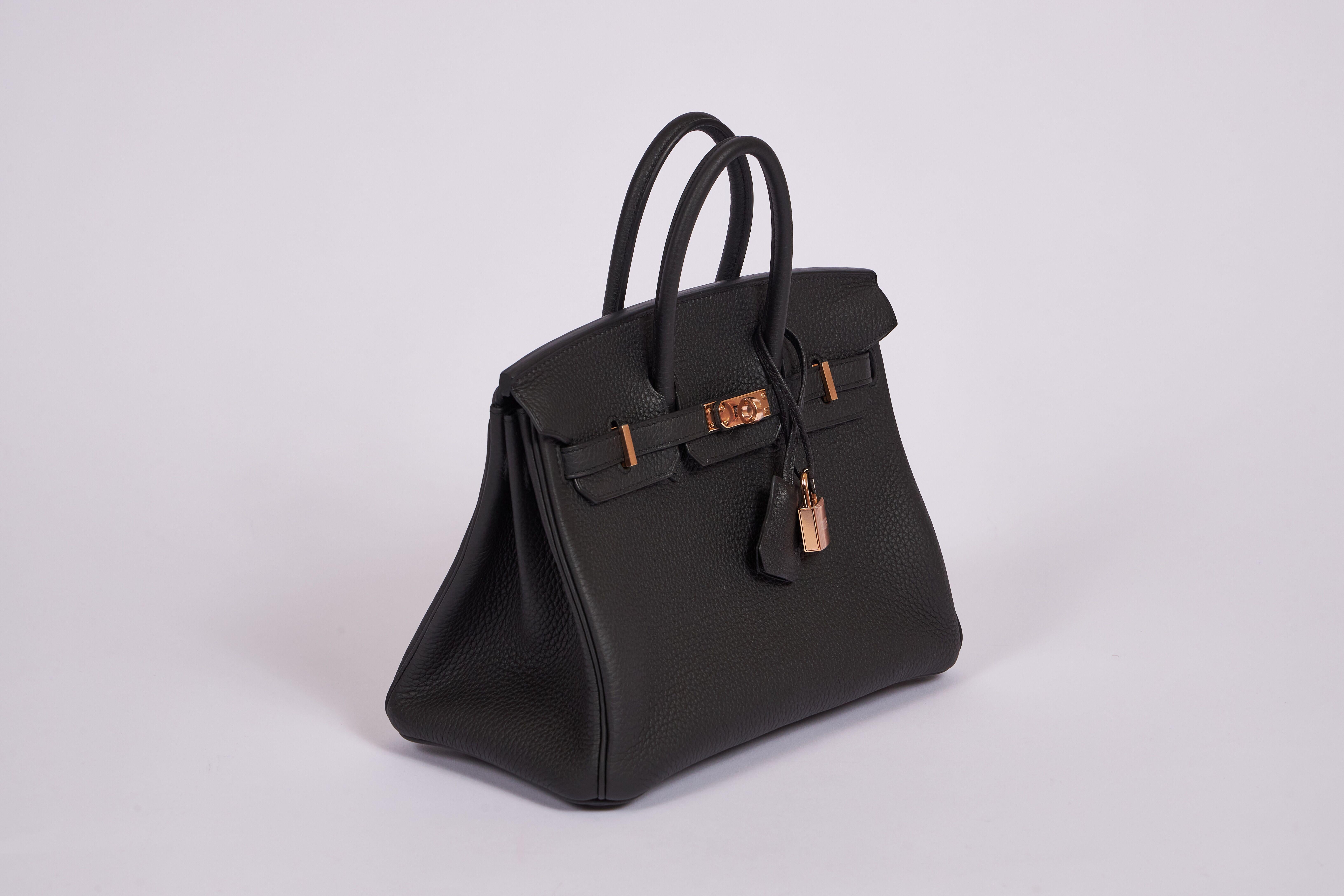 Hermès 25cm Birkin in black togo leather with rose gold hardware. Rare and collectible. Handle drop, 3